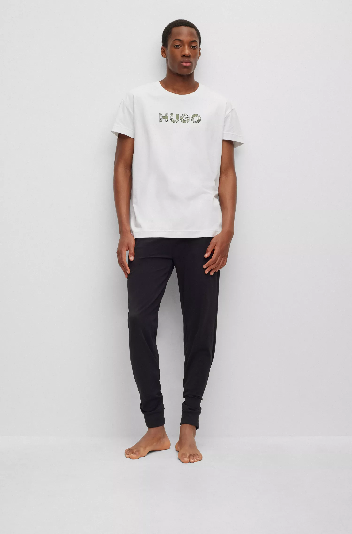 Camiseta de pijama HUGO vermelha, modelagem relaxada, com logo estampado em paisley.
