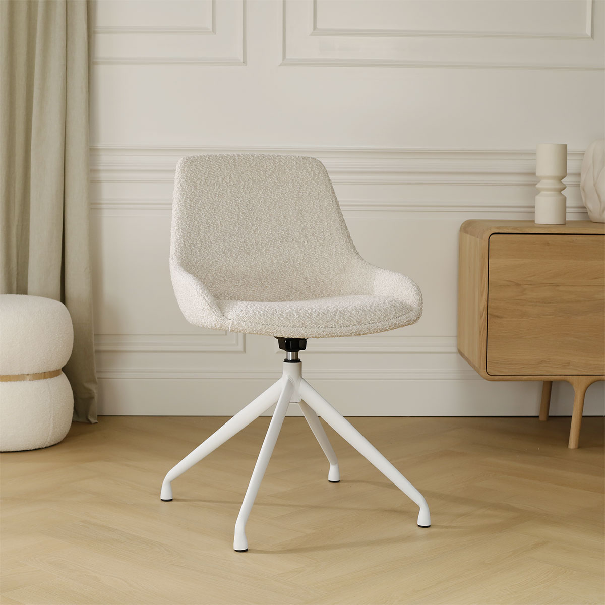 Eetkamerstoel Nola-Isa bouclé beige - wit onderstel