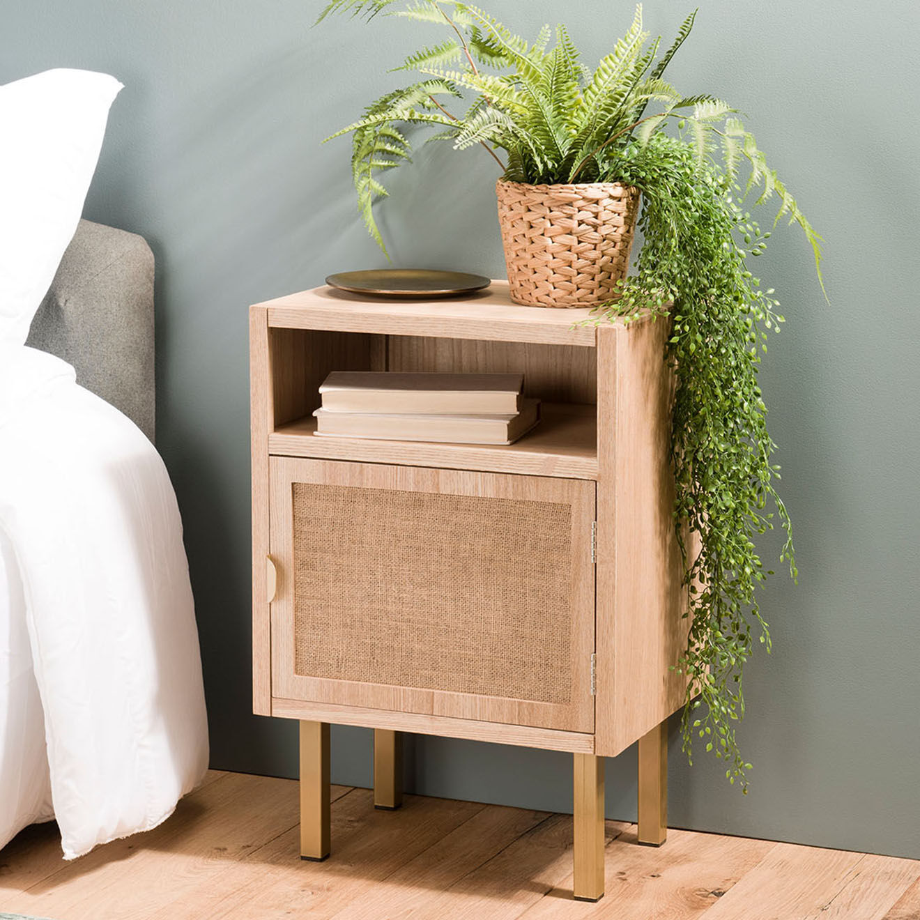 Macabane Chevet 1 niche 1 porte toile de jute aline bois/dorée - 40x30x59.5 cm
