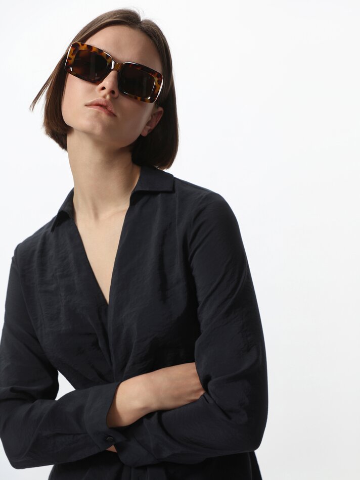 Vestido curto envelope - Preto