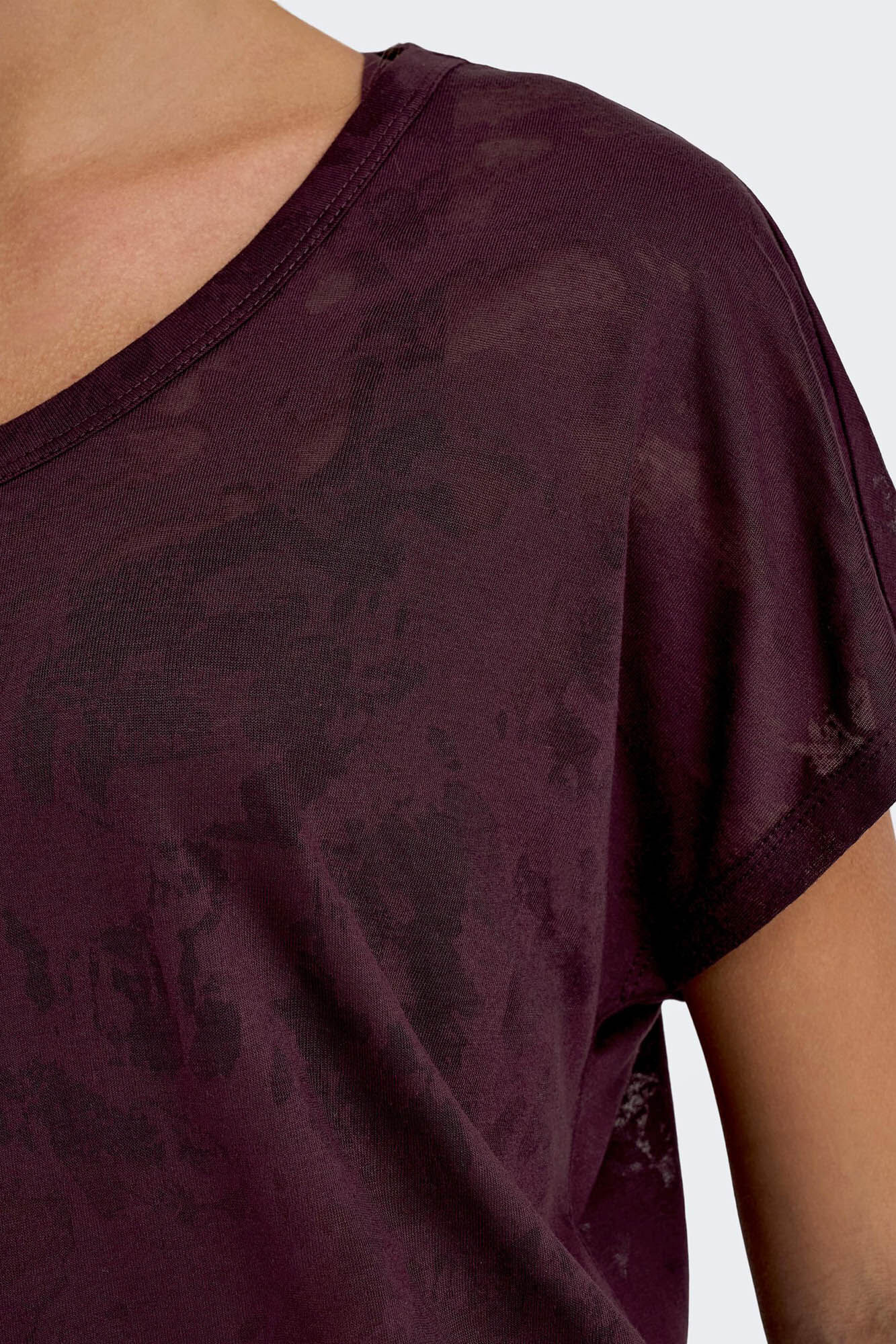 Camiseta semitransparente