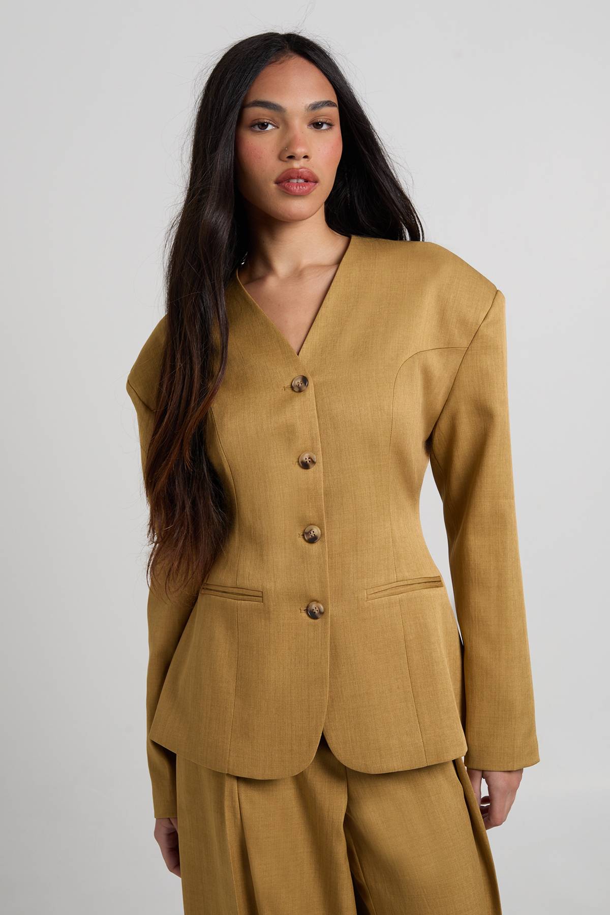 boohoo Blazer Cintrée à Col Montant sans Revers