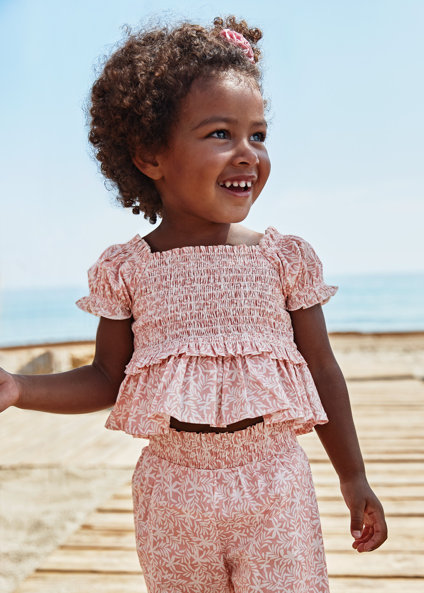 Blusa de popeline de manga curta com detalhes franzidos para bebê