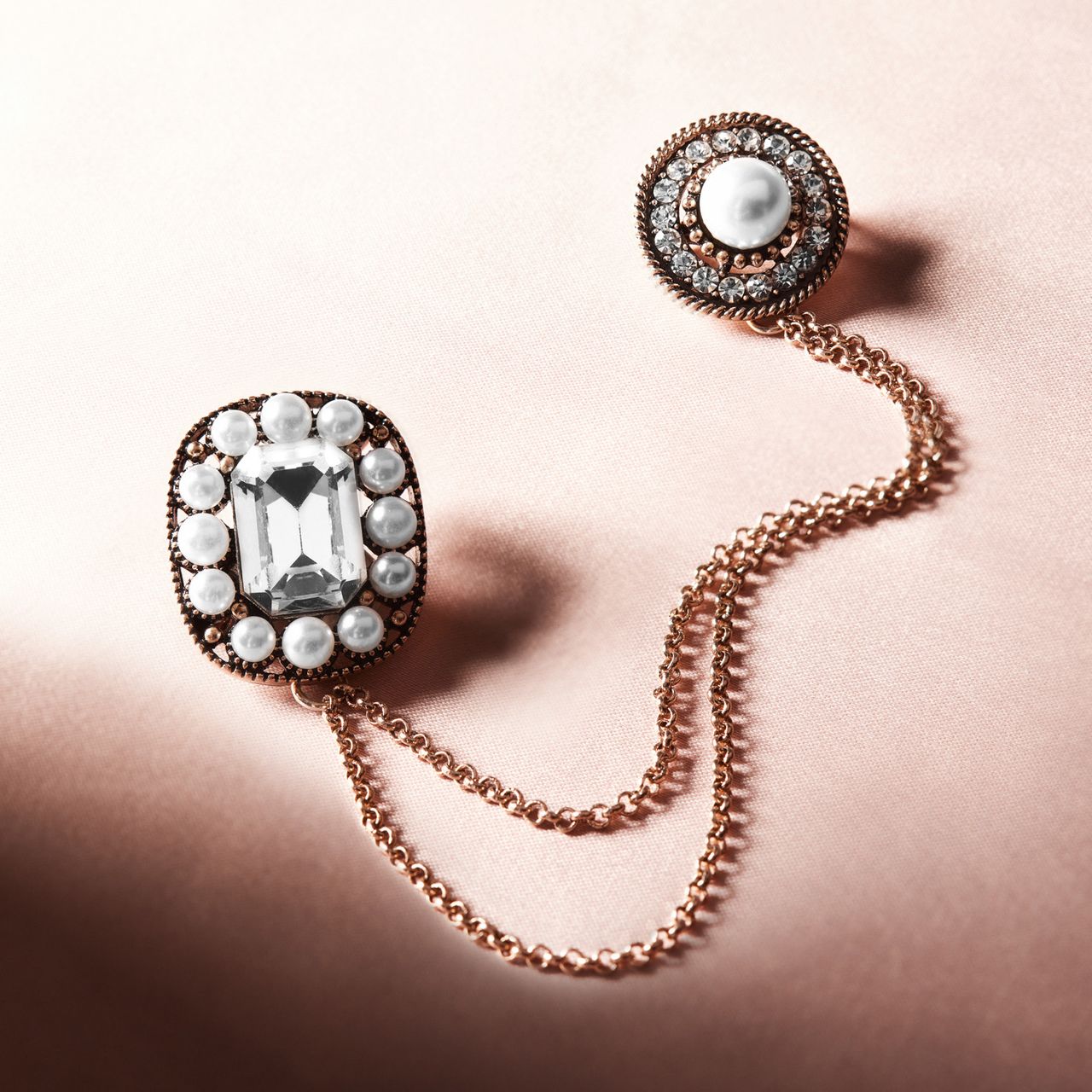 Goudkleurige bijoux broche rond met ketting