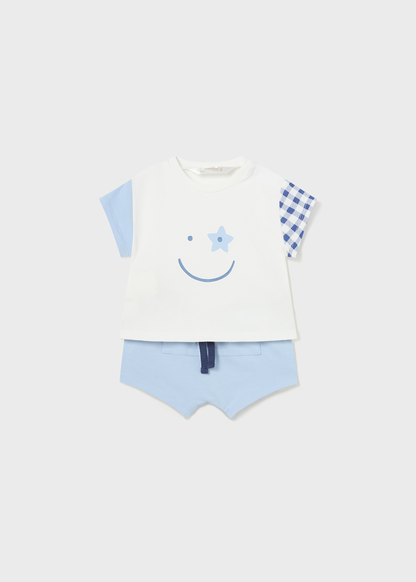 Conjunto de 4 peças em algodão sustentável para recém-nascidos.