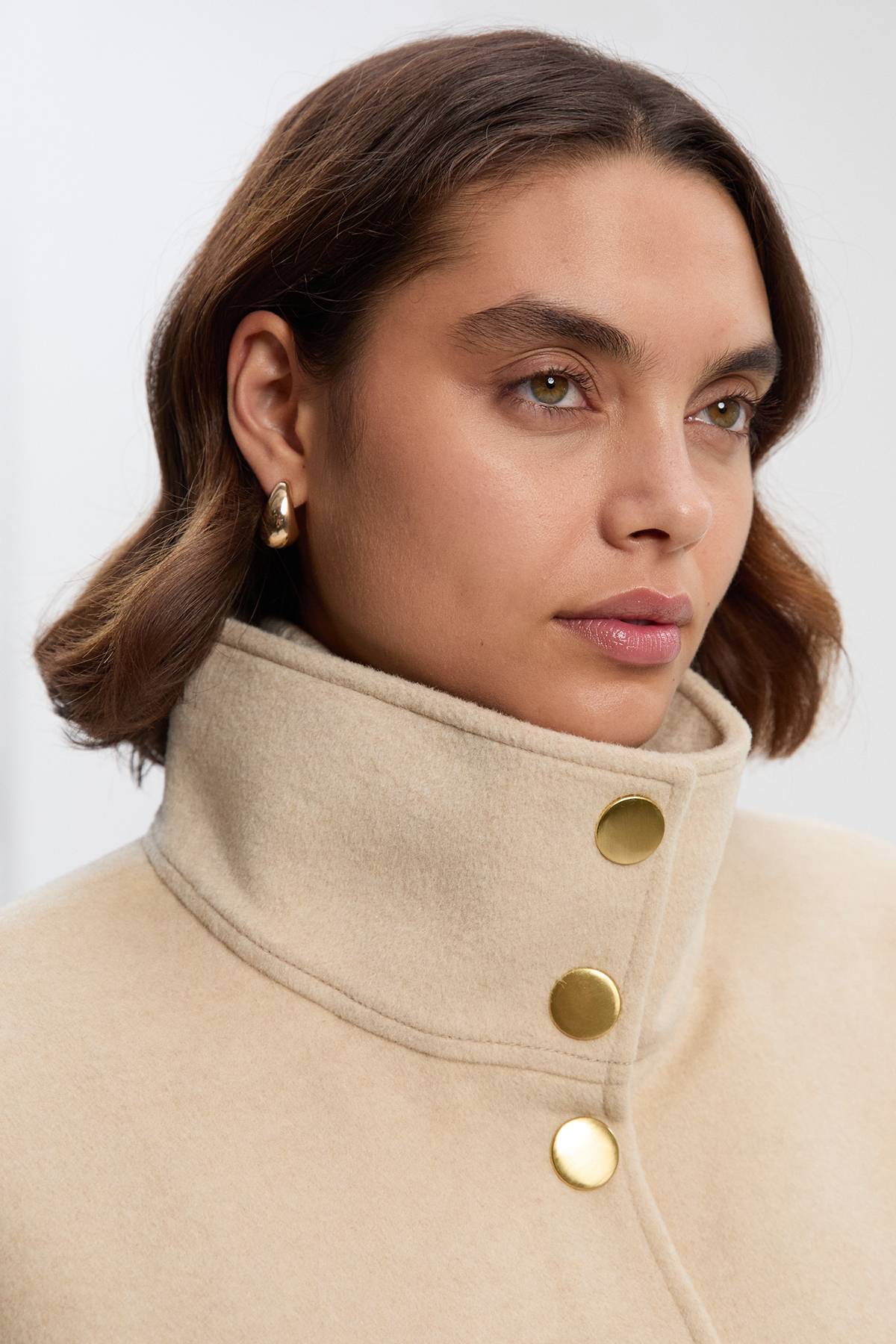 KarenMillen Manteau Court Ajusté en Laine Brossée à Col Cheminée