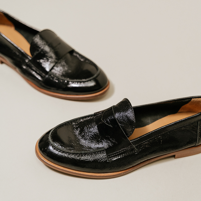 Mocassins à bouts ronds  en vernis plissé noir