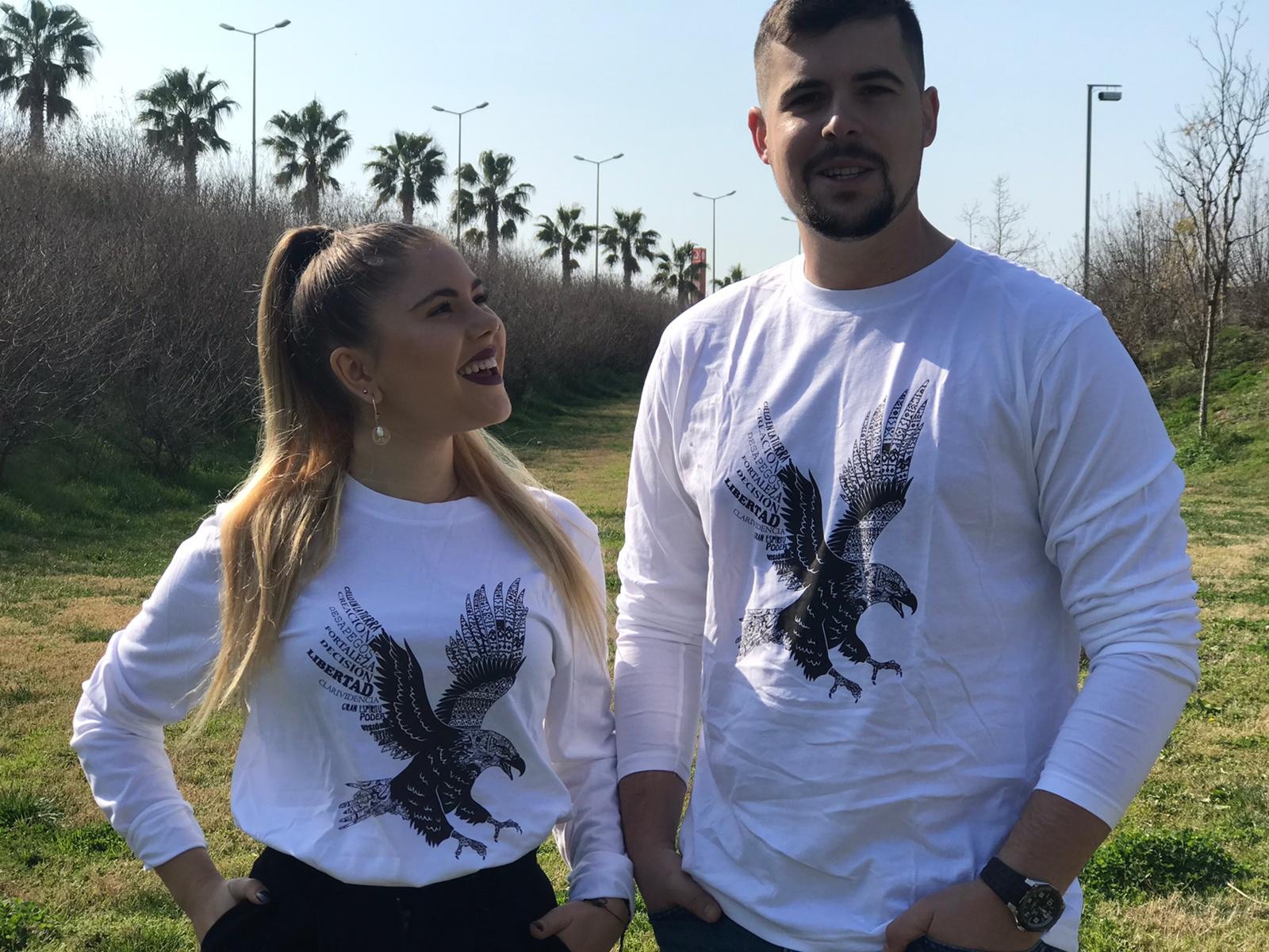 Camiseta unissex com águia na cor branca