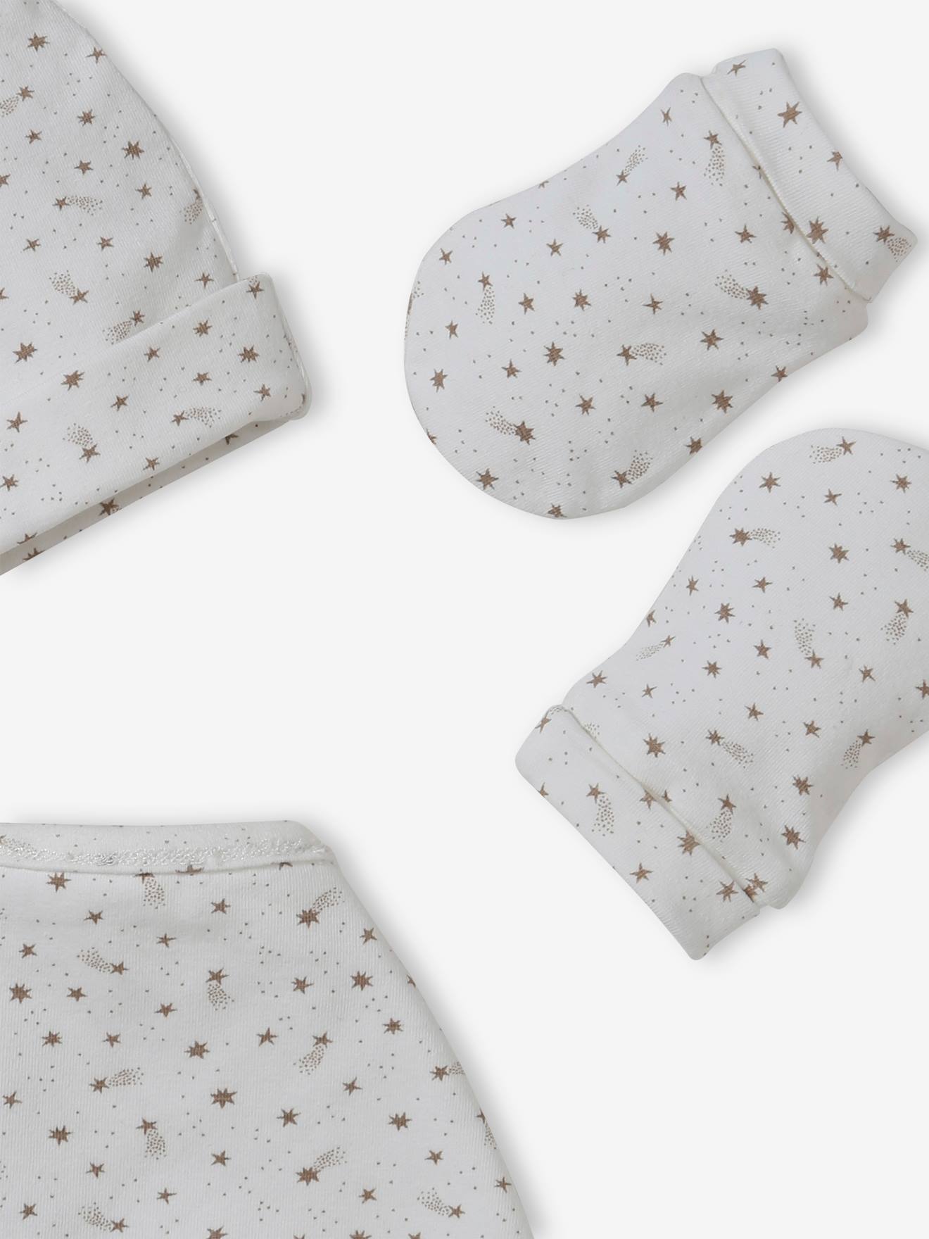 Conjunto personalizável para bebê menina, incluindo gorro, luvas, cachecol e bolsa de tricô estampada na cor cru natural.