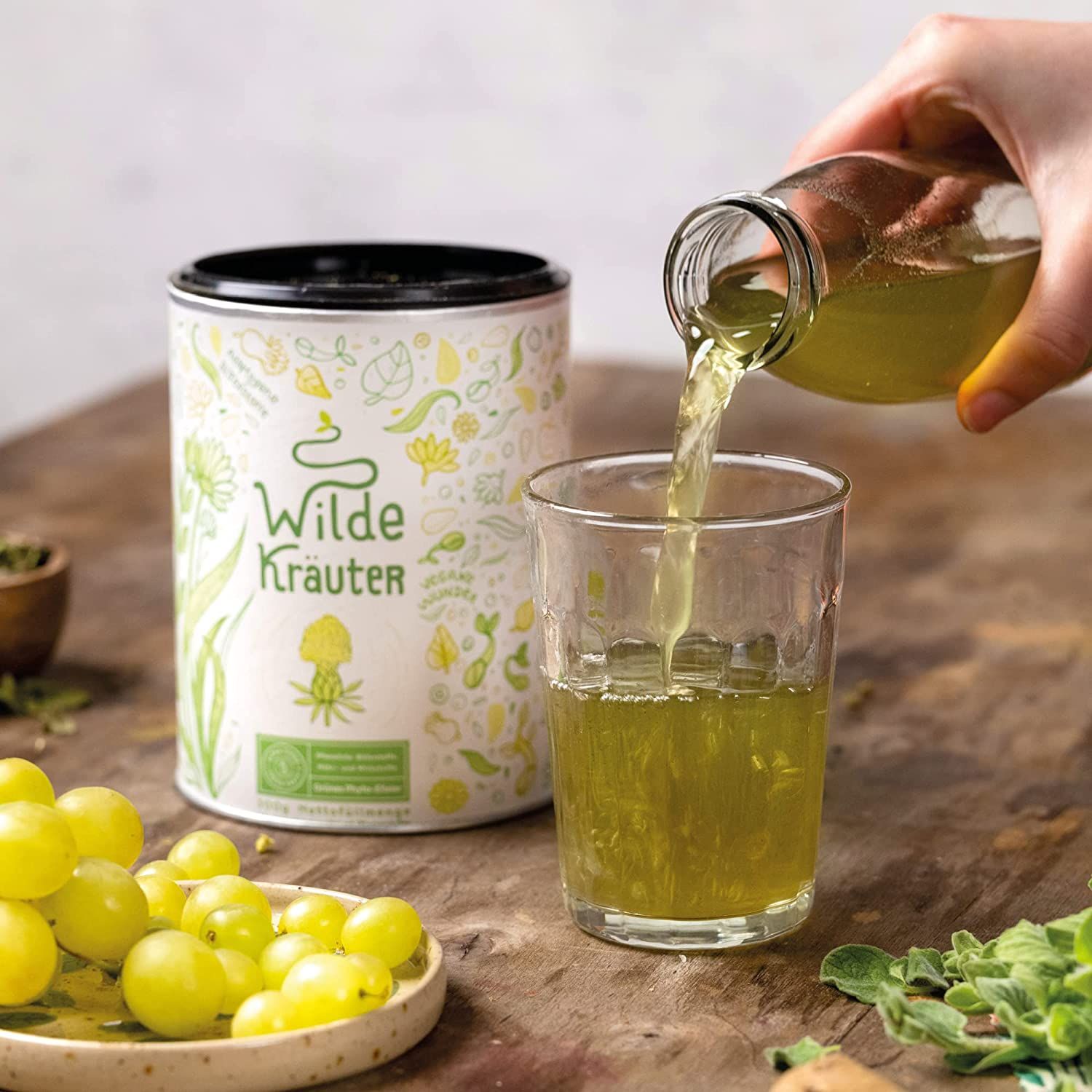 Wilde Kräuter, Nährstoffreiches Phyto-Elixier mit Heilkräutern