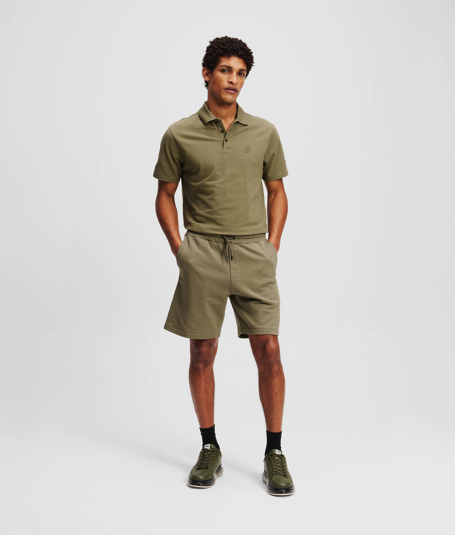 SHORT KARL KAMEO - Vert foncé