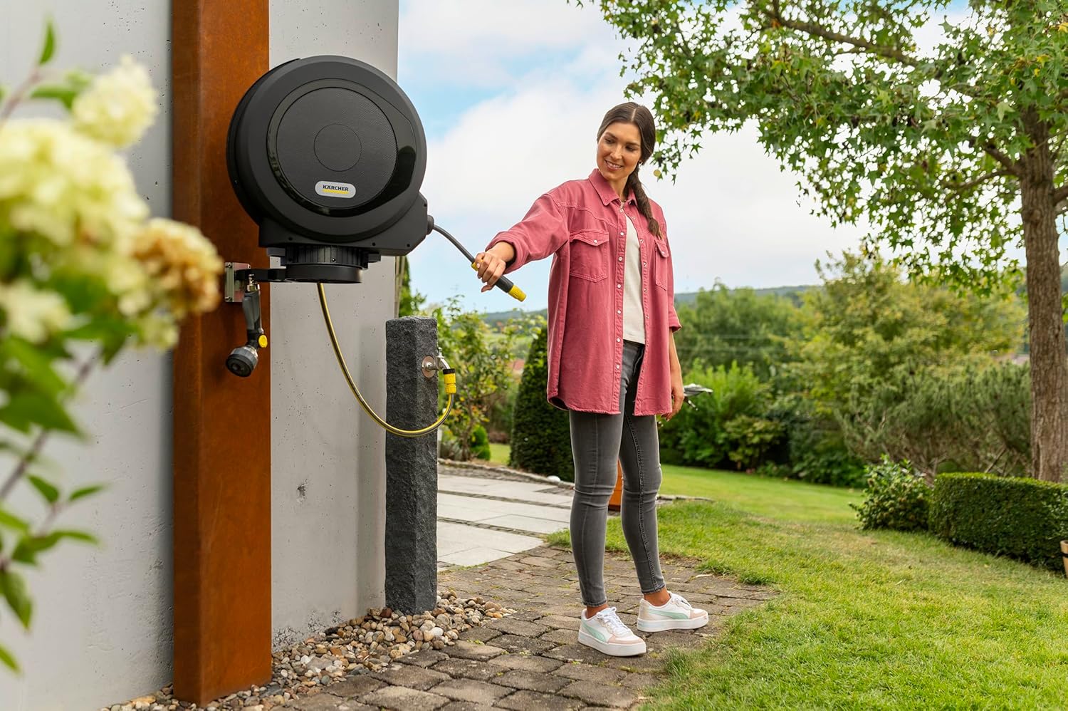 Kärcher Schlauchbox HBX 5.30 Automatic: 30 m Schlauch, Anschlussschlauch: 1,5 m; Automatische Schlauchrückholung, komfortabel und flexibel, Schwarz
