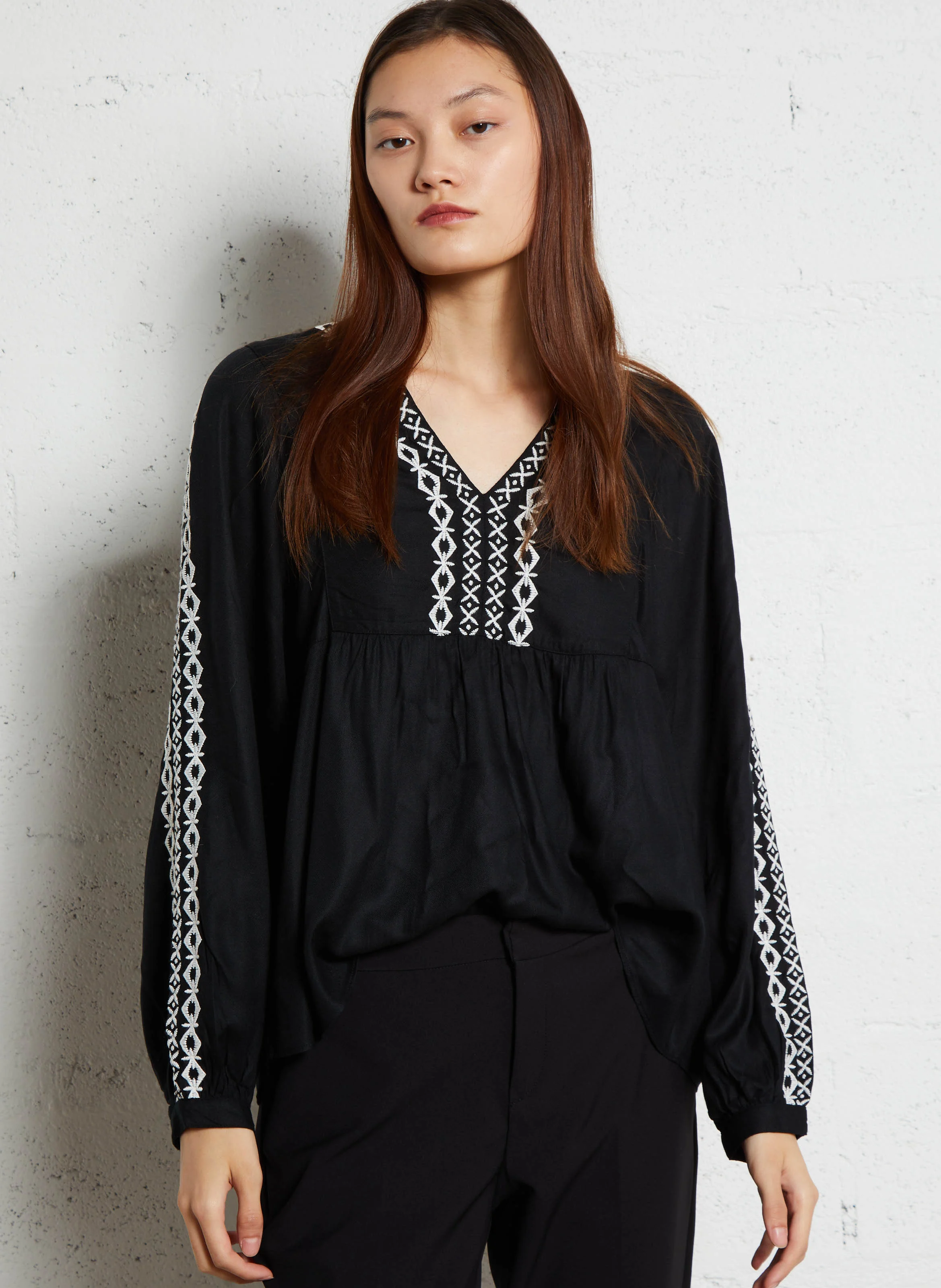 TALABAKA - Blouse ample brodée| Noir