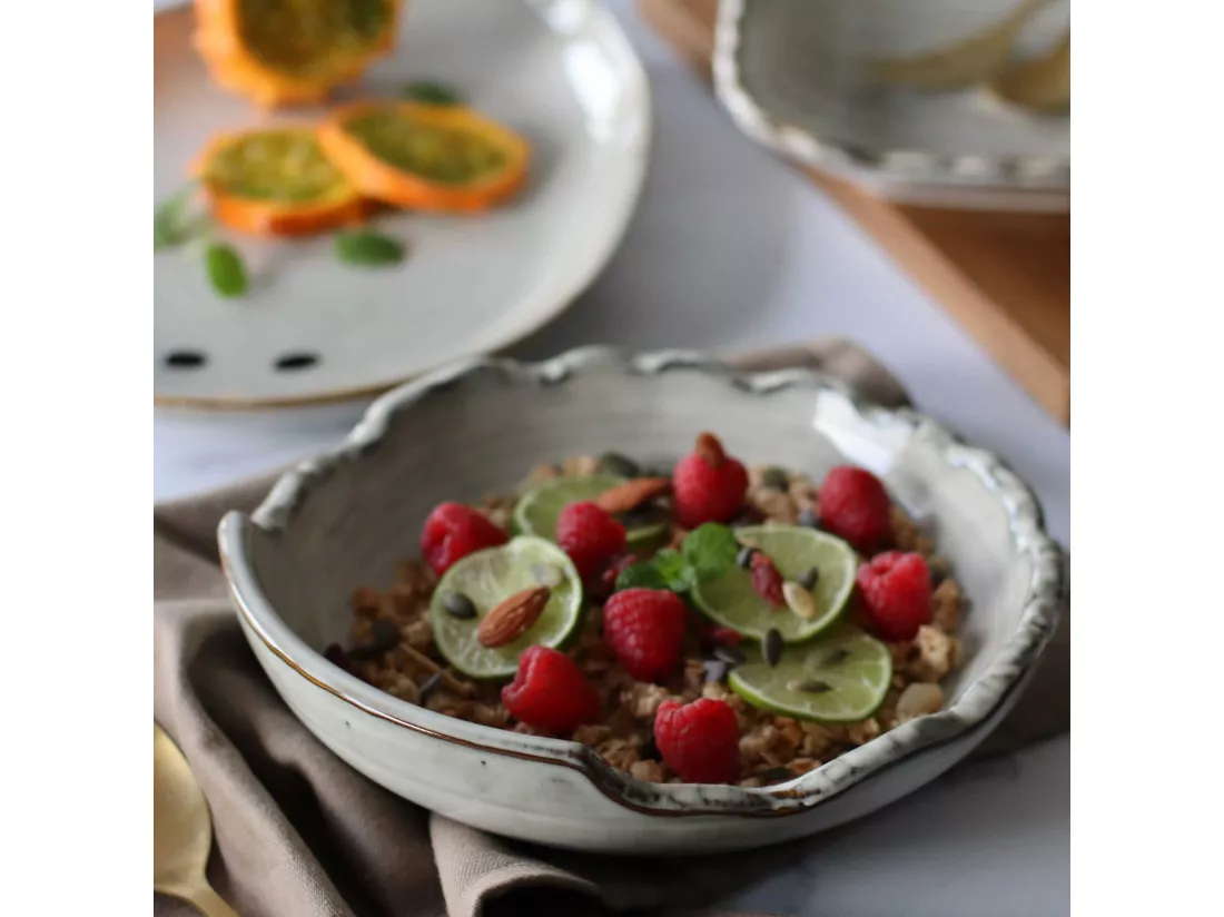 Ogo Living - Assiette Coupe Nakuru 22.5cm En Gres Gris Et Beige