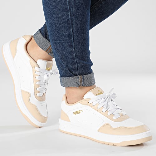 Baskets Femme Court Classy 395021 Puma White Cashew Puma Gold