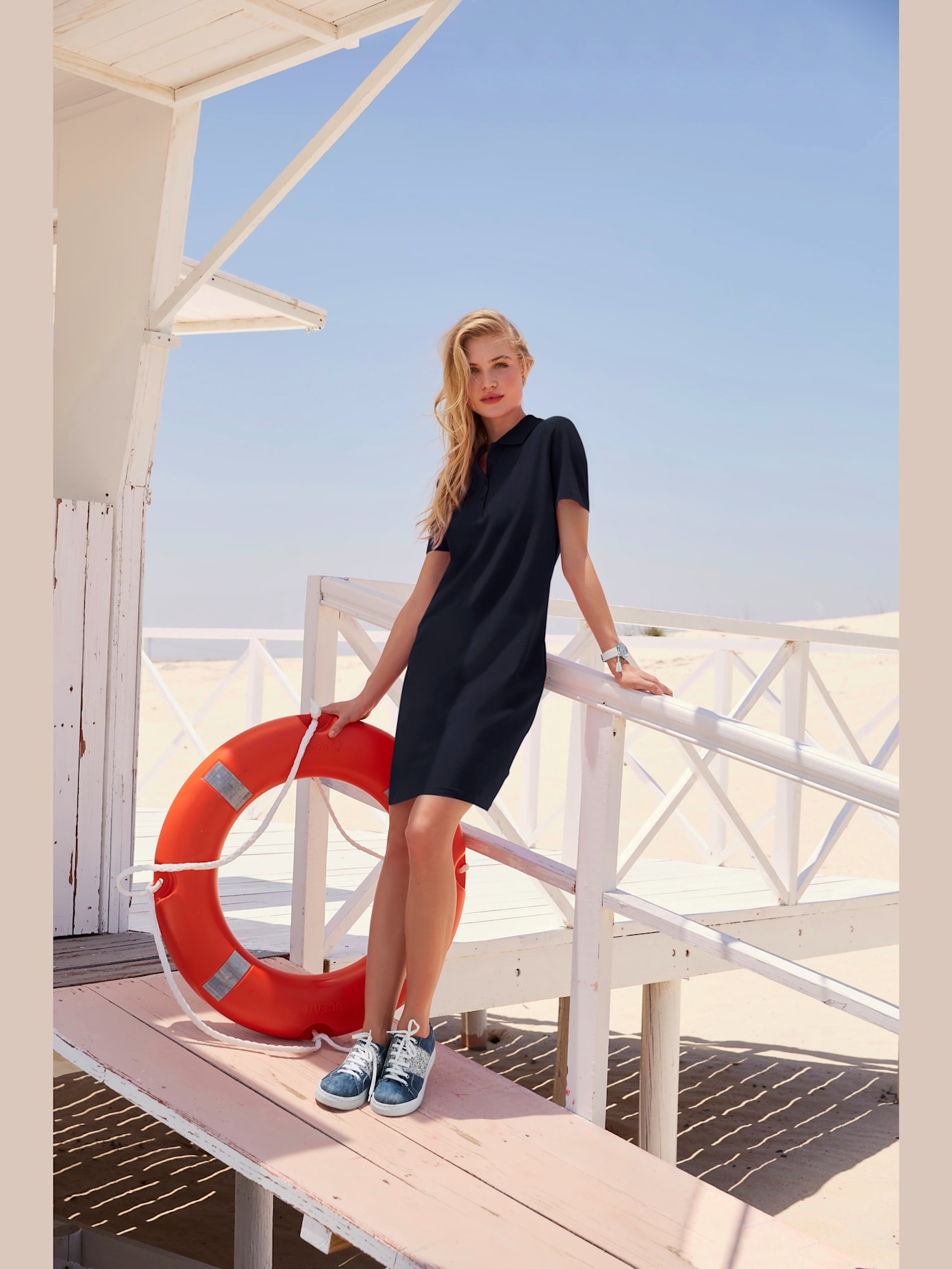 Robe longueur au-dessus du genou, style polo