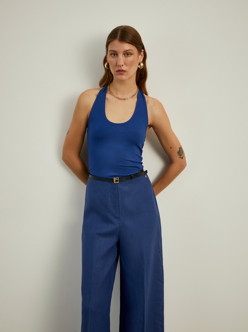 Top halter de malha com costas abertas