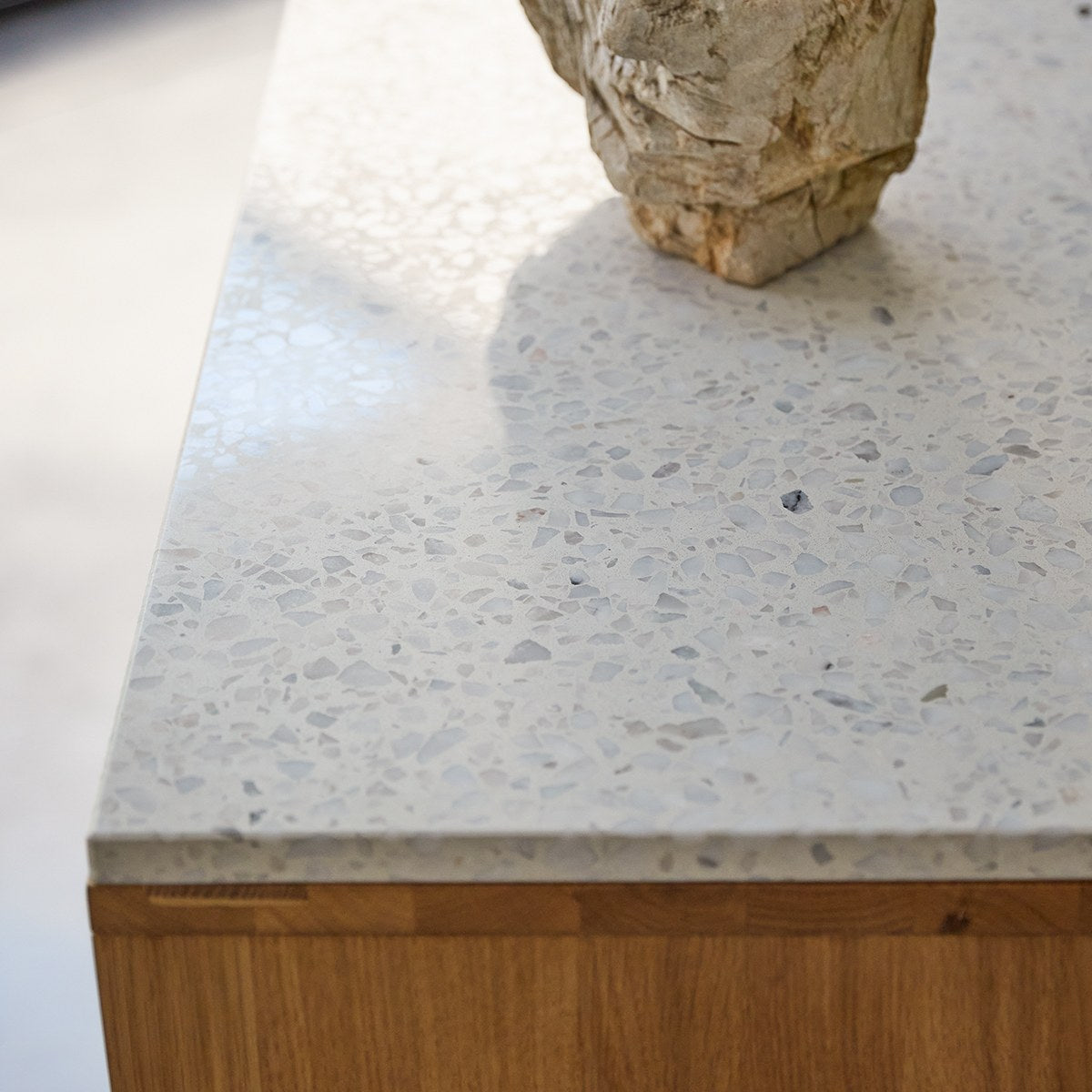 Tikamoon - Miho - Dressoir in eiken en wit premium terrazzo