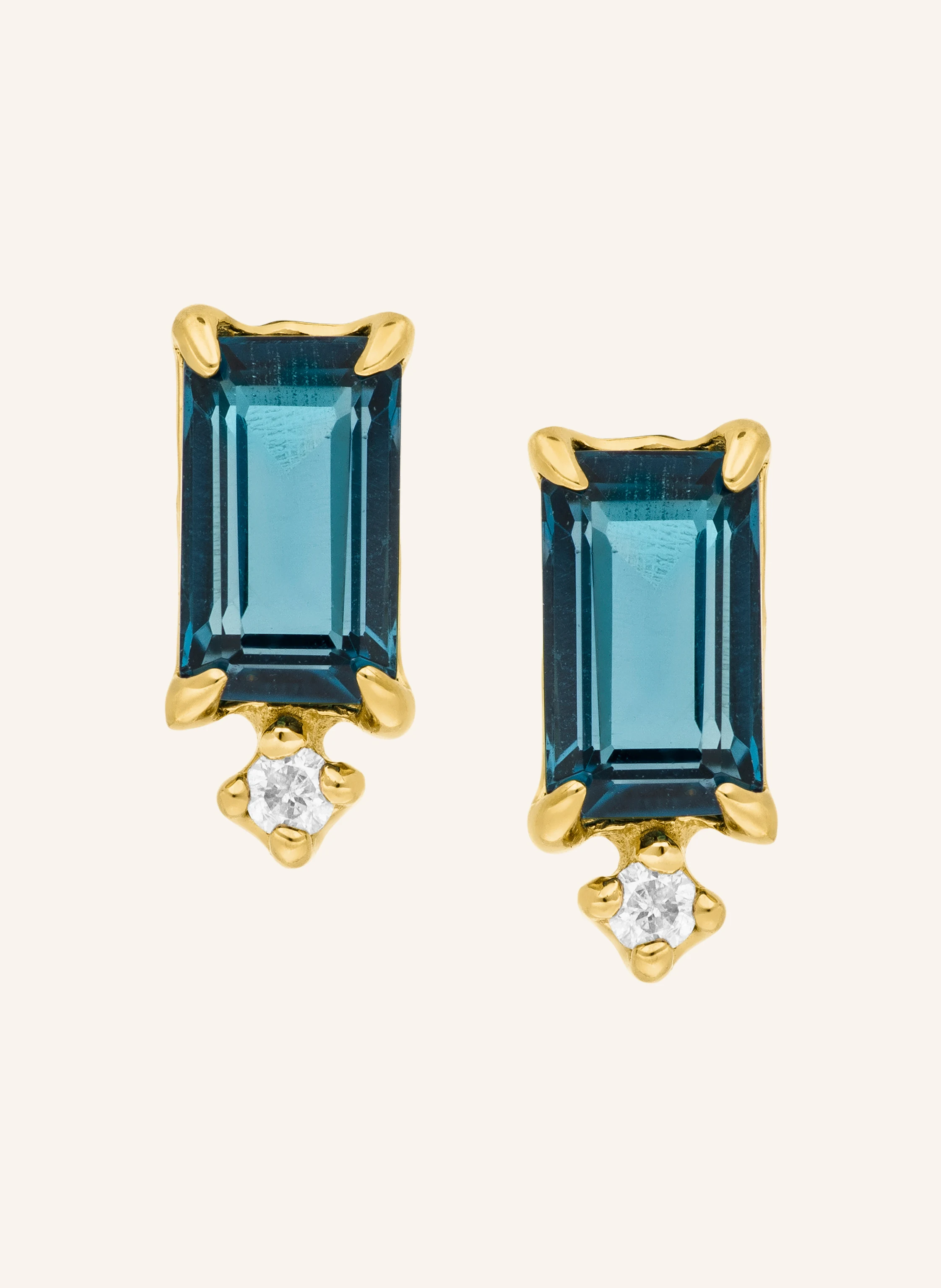 Leaf Ohrstecker LONDON BLUE TOPAZ aus 14 Karat Gelbgold