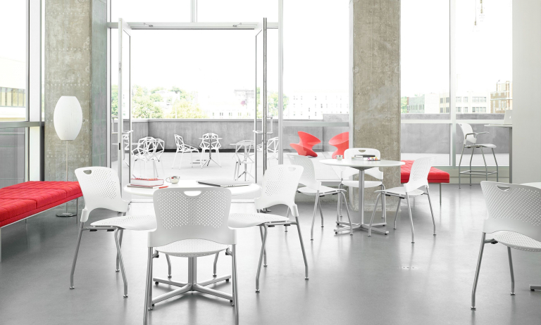 Herman Miller Caper stapelbare stoel zwart