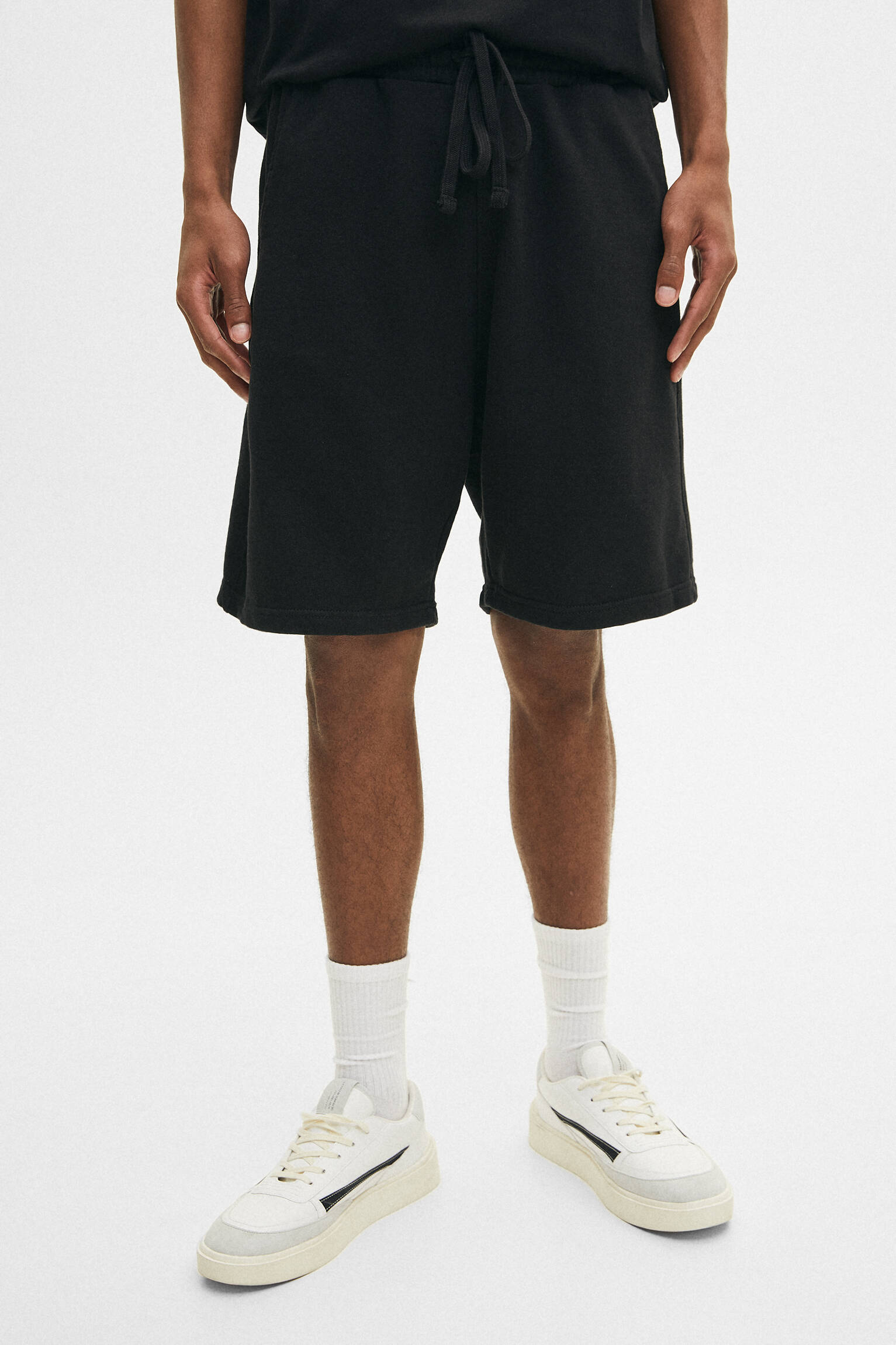 Conjunto Bermuda Jogger e Camiseta - Preto