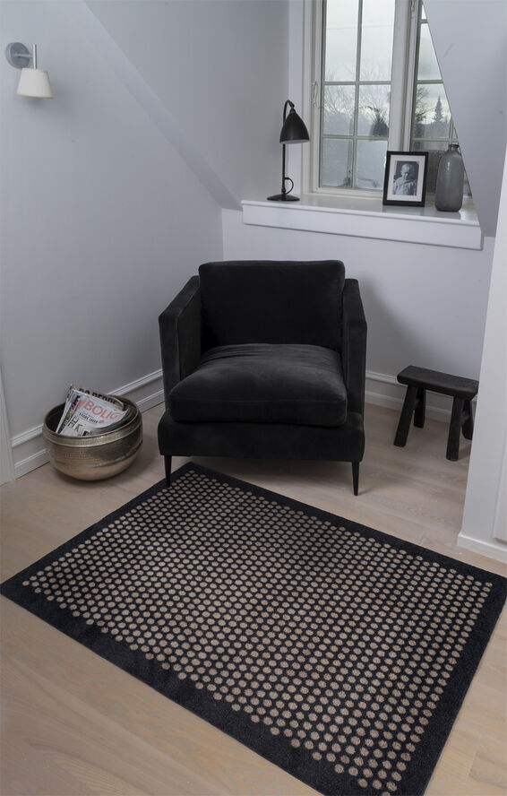 Tica Copenhagen Løber 130x90 cm, dot sort/sand Sort/sand