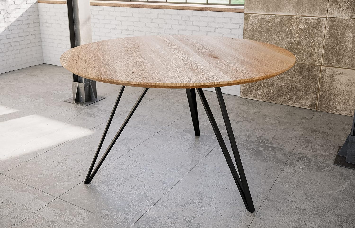 SAM Runder Esstisch 110 cm Dream, Eichenholz geölt, Esszimmertisch mit Schweizer Kante, Hairpin-Gestell Eisen schwarz, massiver Holztisch, Tischplatte 26mm