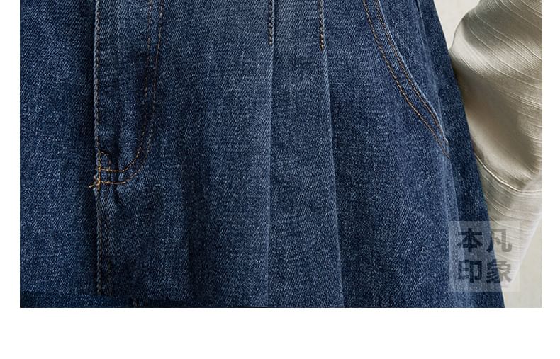 Rusutsu - Mini A-lijn denim shorts met hoge taille en plooien