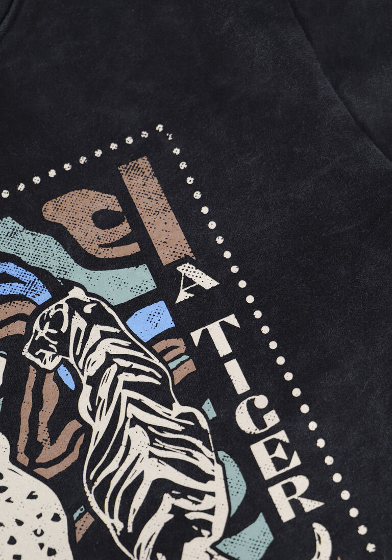 INDIAN BLUE JEANS zwarte indian blue jeans trui crewneck rebel tiger