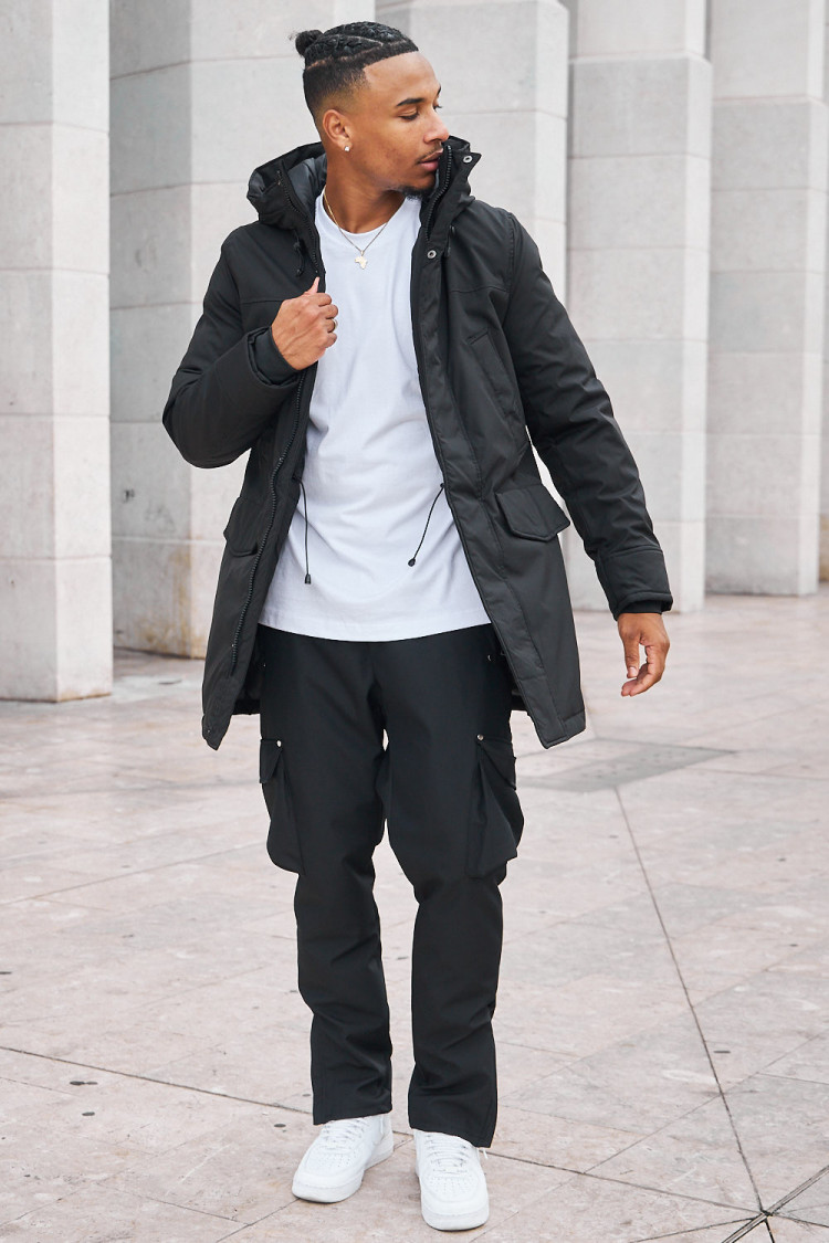 Parka noire à capuche longue