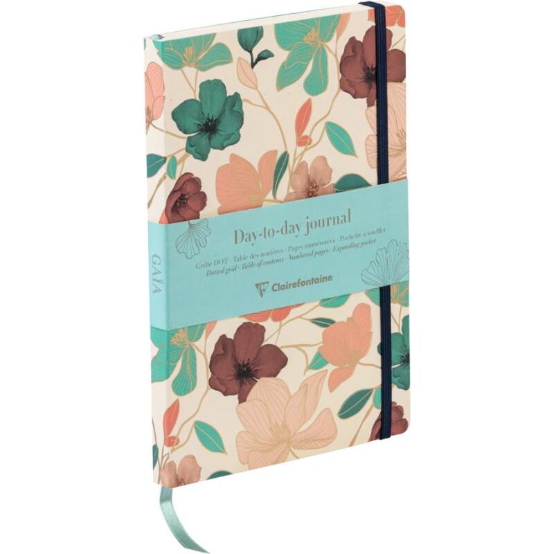 Gaïa beige, DaytoDay journal A5 14,8 x 21 cm, 192 pages, dot, pochette à soufflet au dos, marquepage, fermeture élastique, ass.