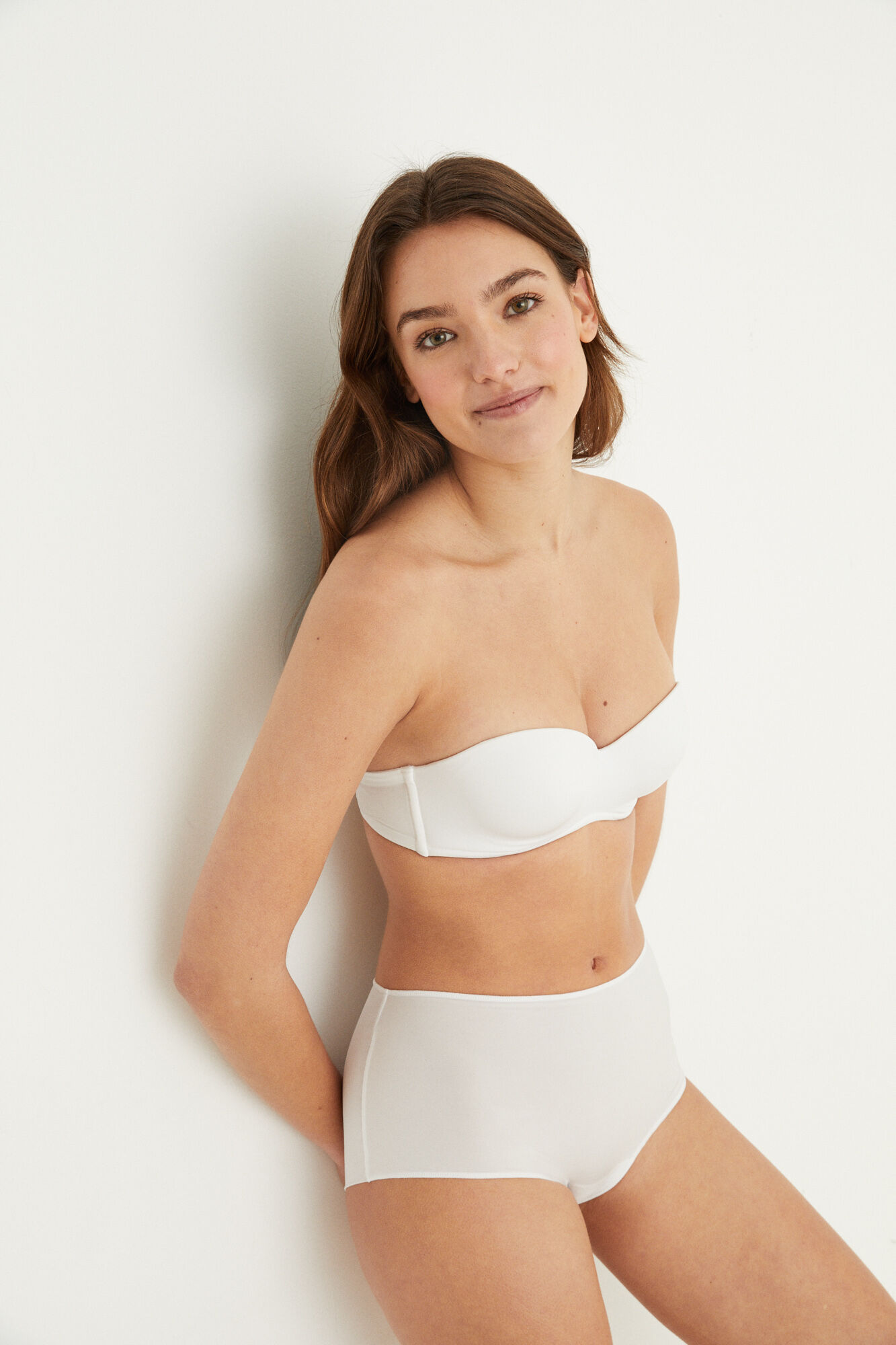 Sutiã tomara que caia elegante em microfibra - Branco