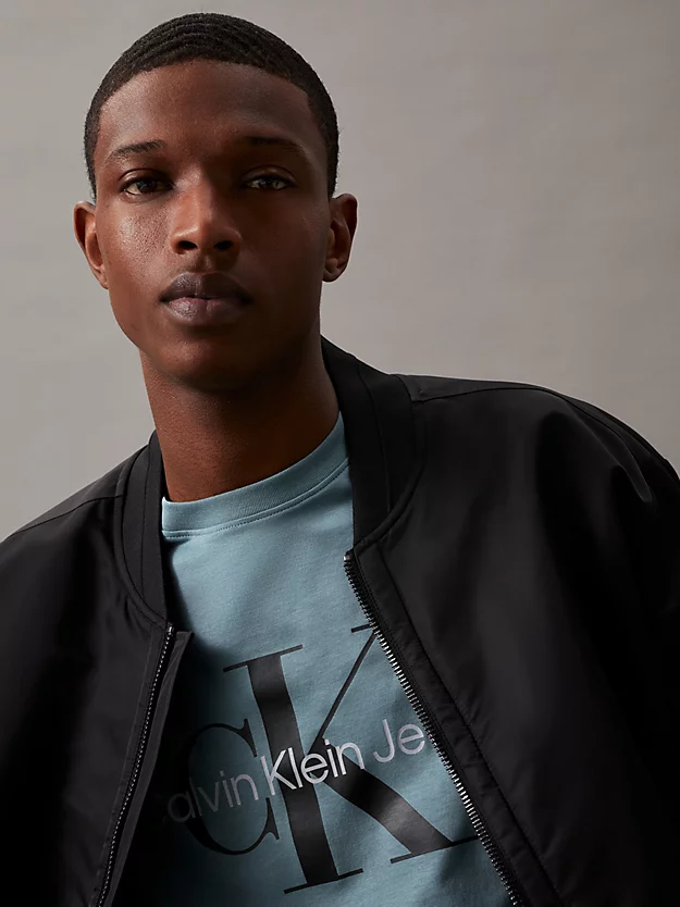 Camiseta slim fit com monograma