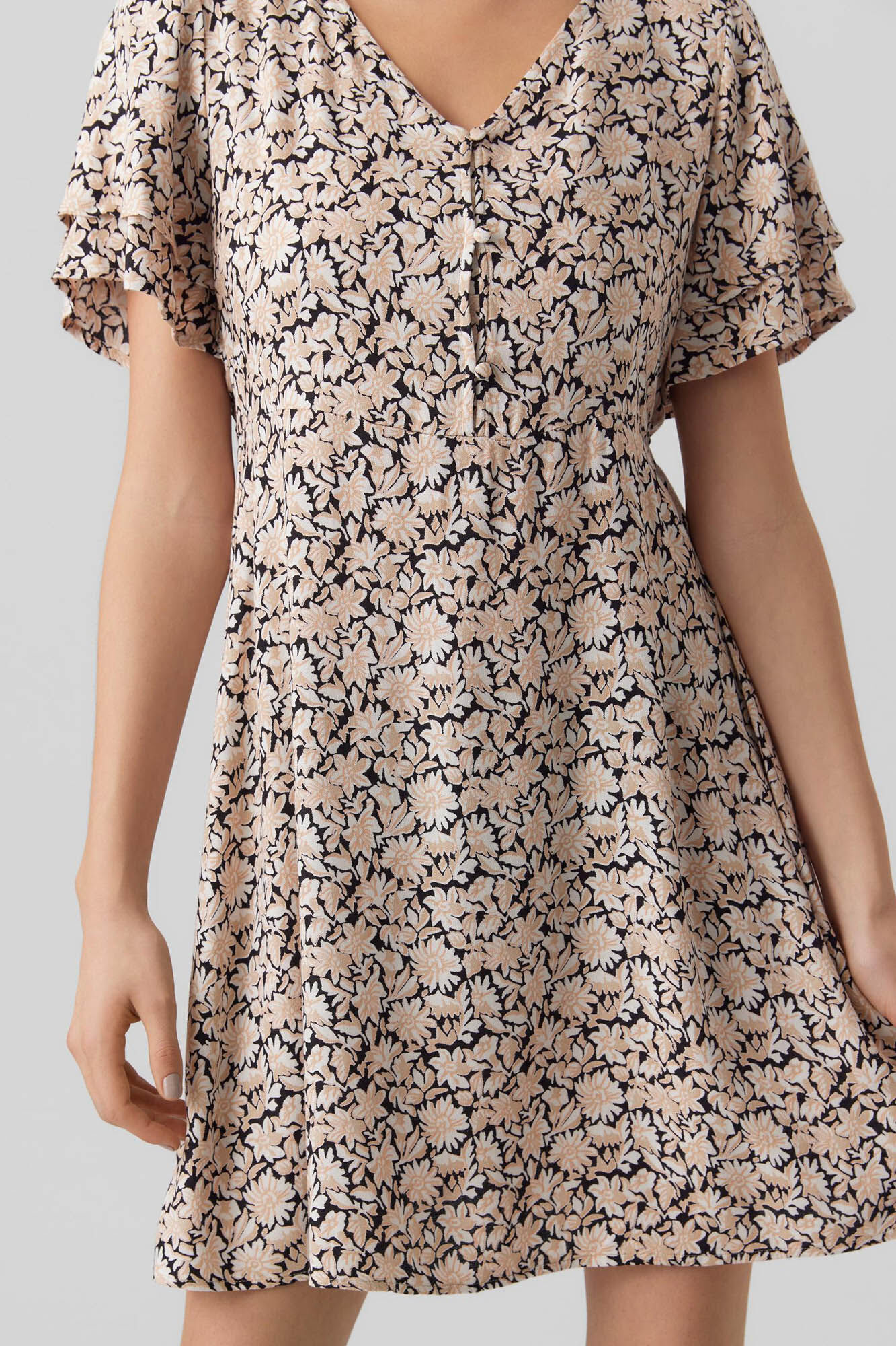 Vestido curto de manga curta com decote em bico - Preto