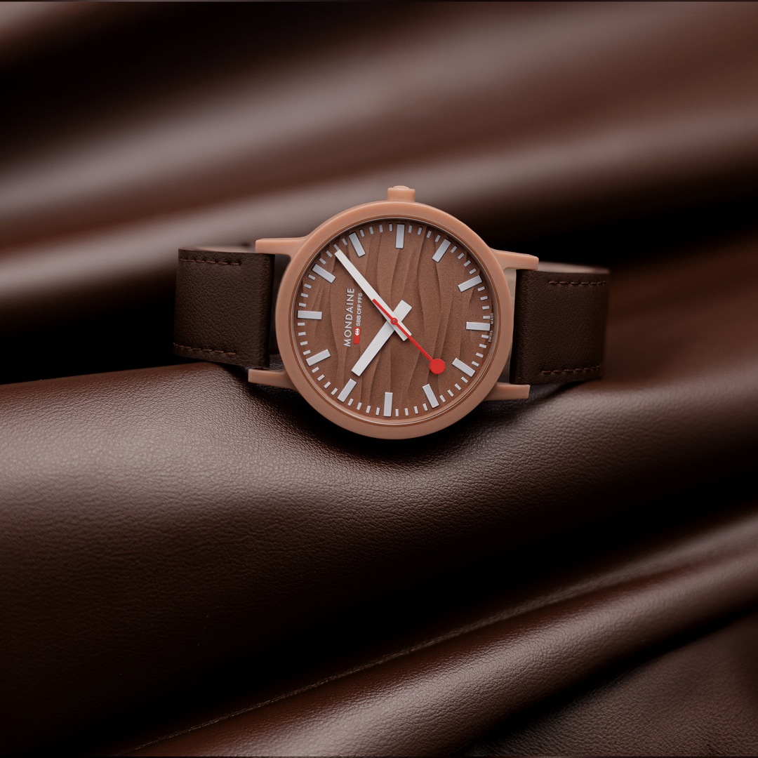Mondaine essence Mocha Mousse Limited Edition