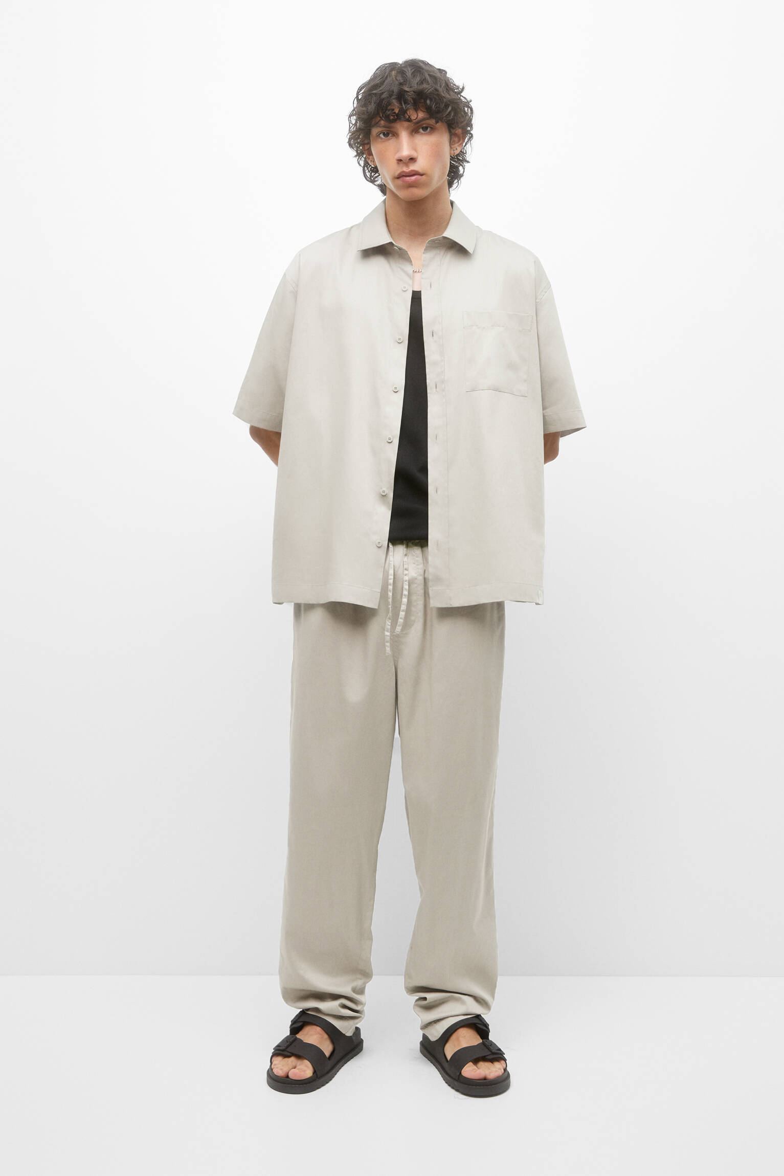 CALÇA DE POPELINE LEVE - COR PEDRA