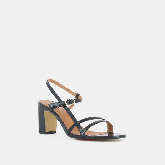 Sandales à talons et brides  en cuir brillant noir