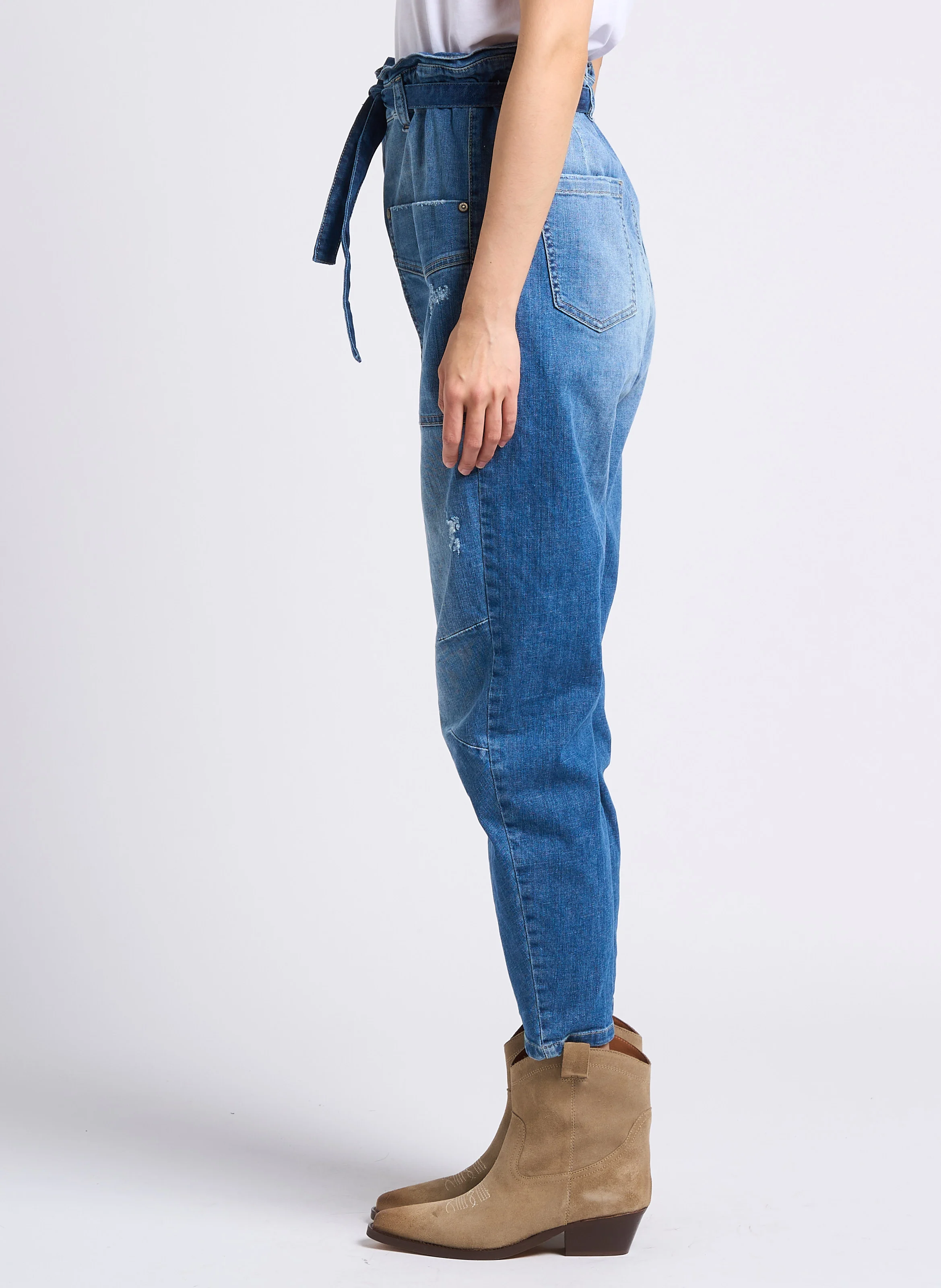 Jean mom-fit taille haute avec ceinture| Bleu