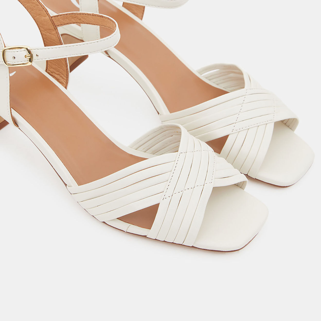 Galeries Lafayette Sandales en Cuir à brides croisées bout carré blanches - Talon 5.5 cm