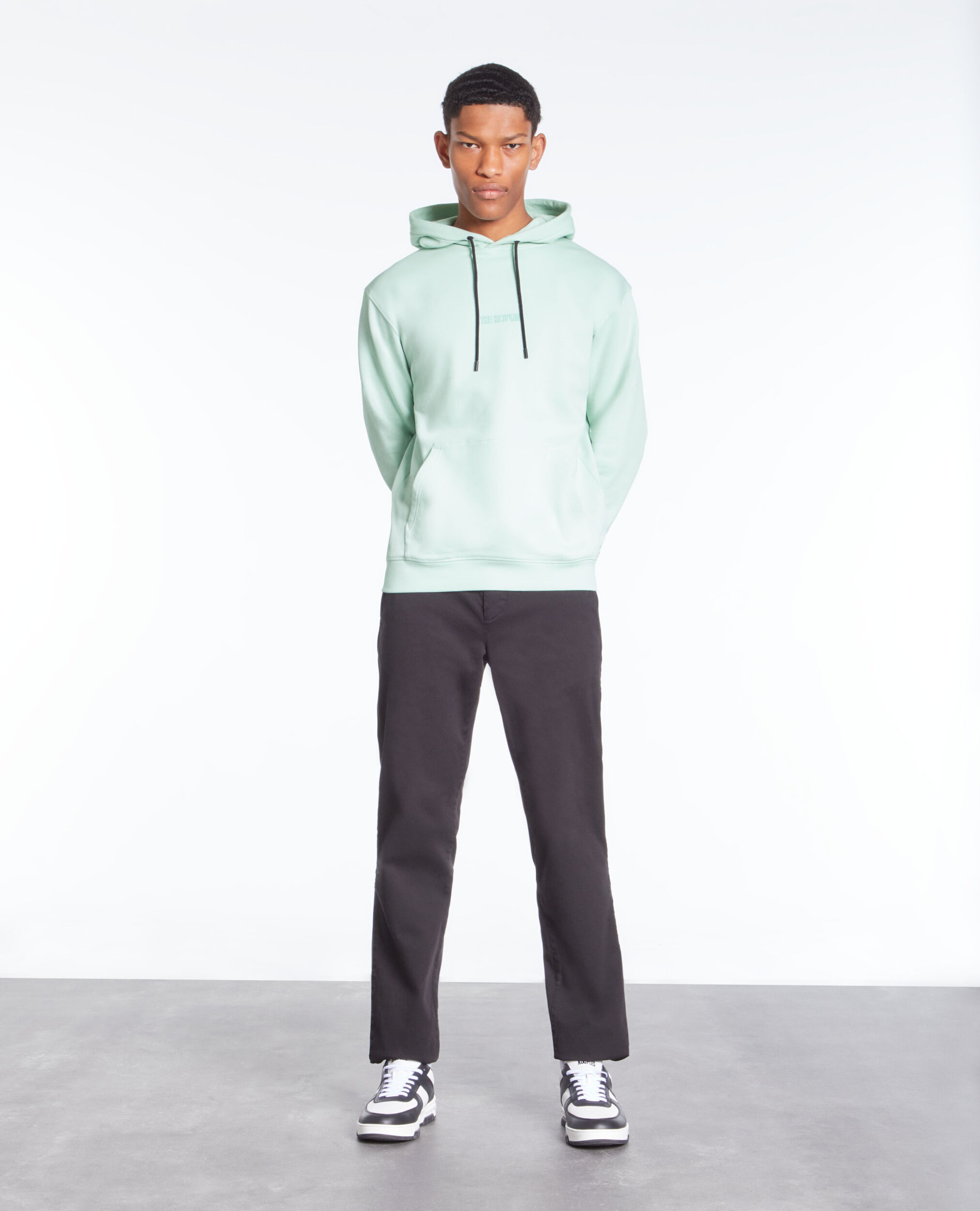 Sweatshirt à capuche vert avec logo