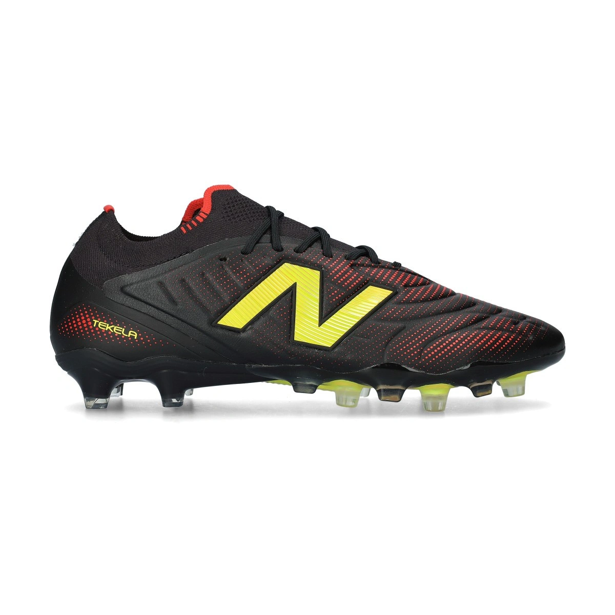 Chuteira New Balance Tekela Elite Low Laced FG V5