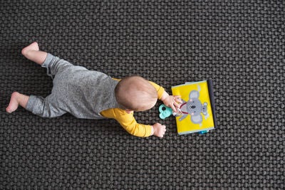 TAF Toys Tummy-Time Bok