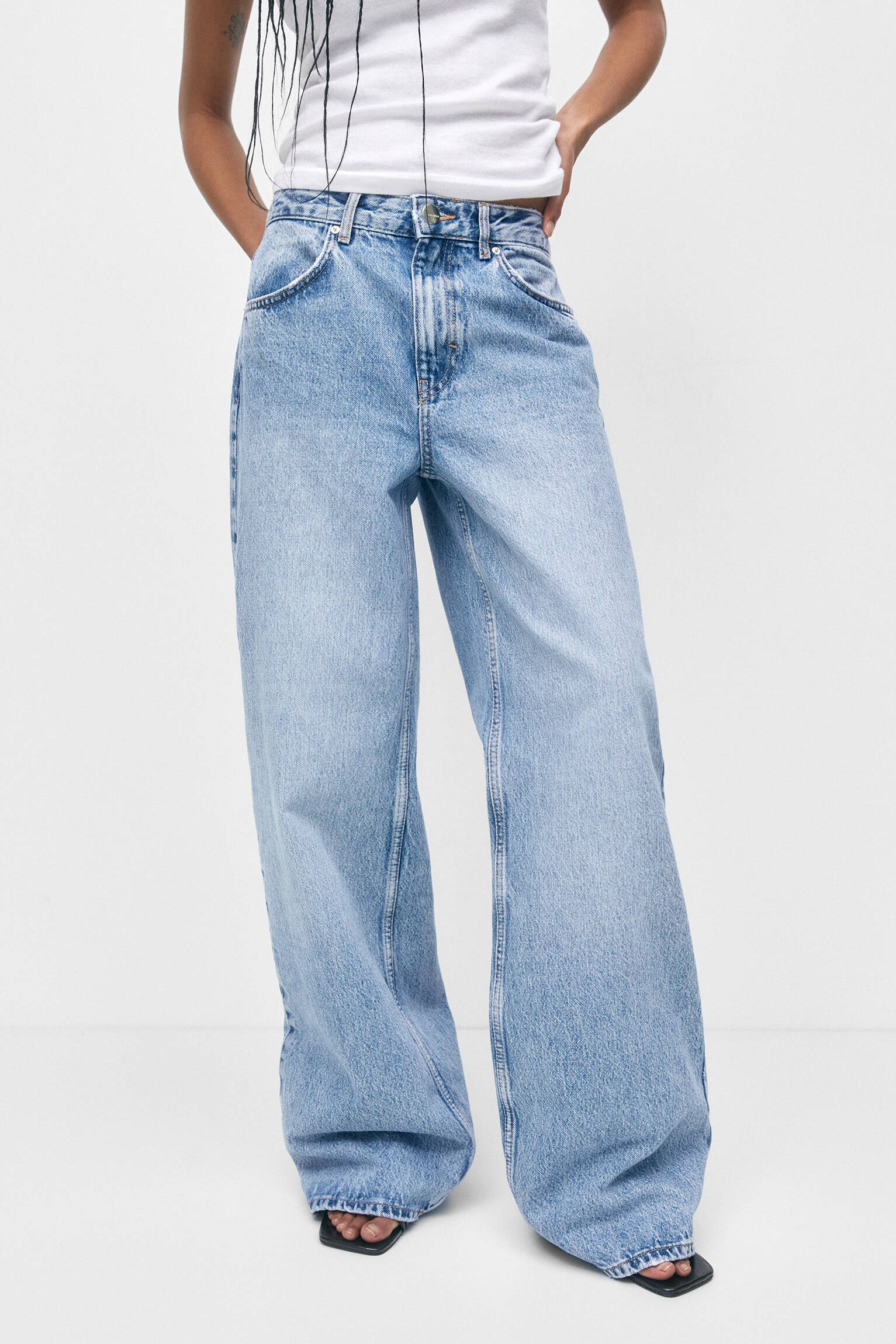 Calça jeans de cintura alta e pernas largas - Azul claro