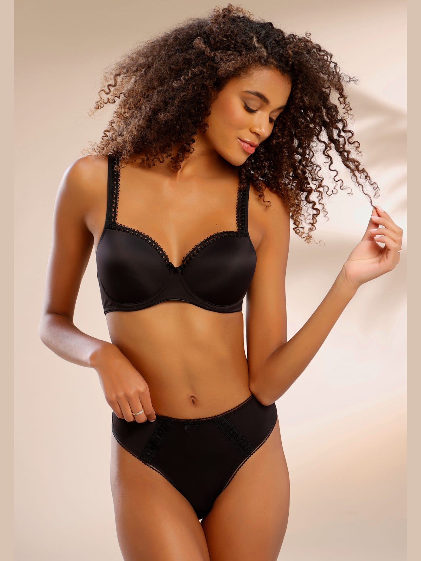 Soutien-gorge à coques classique avec bordure fine en dentelle