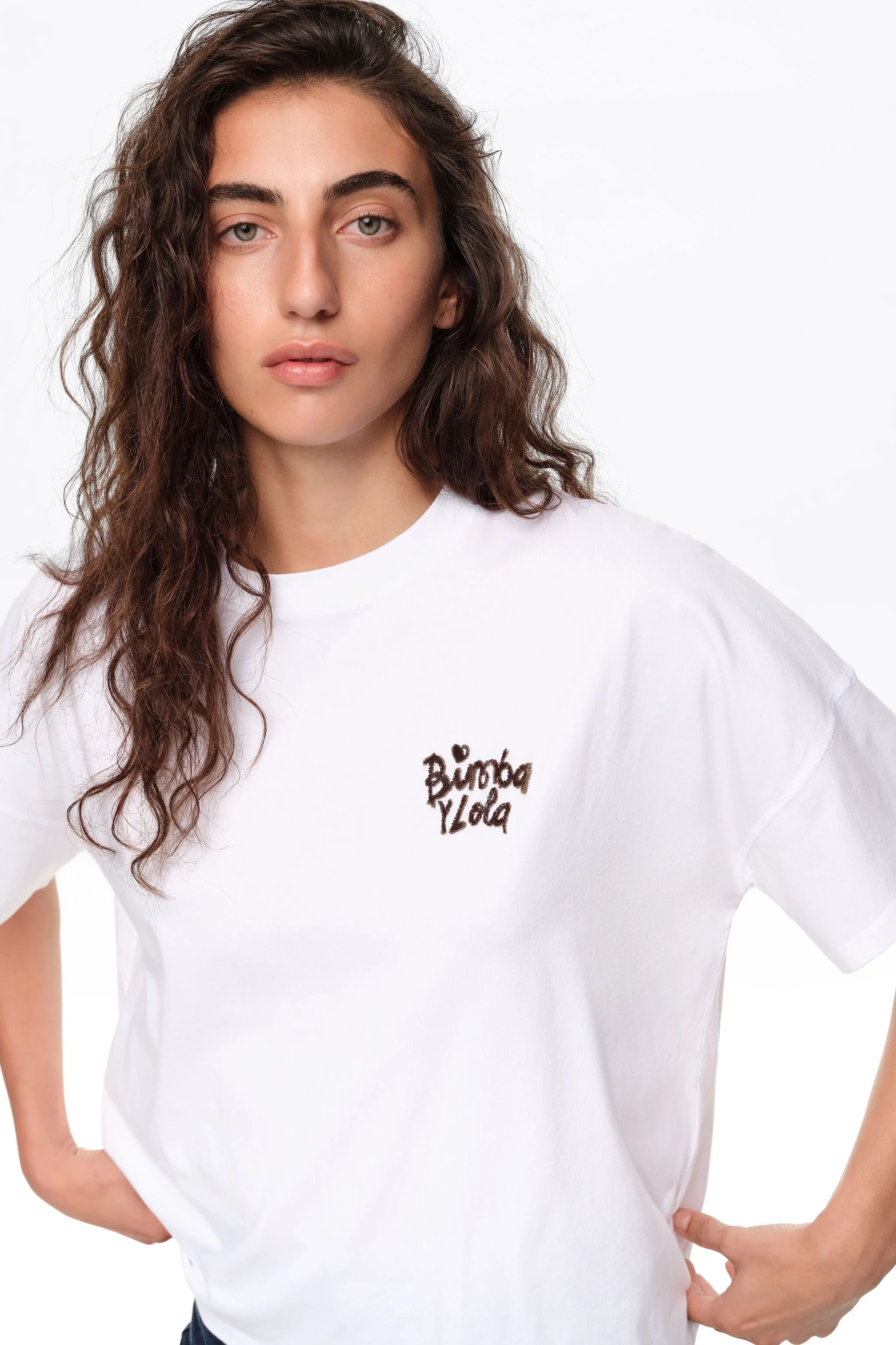 Camiseta branca de algodão com corte reto