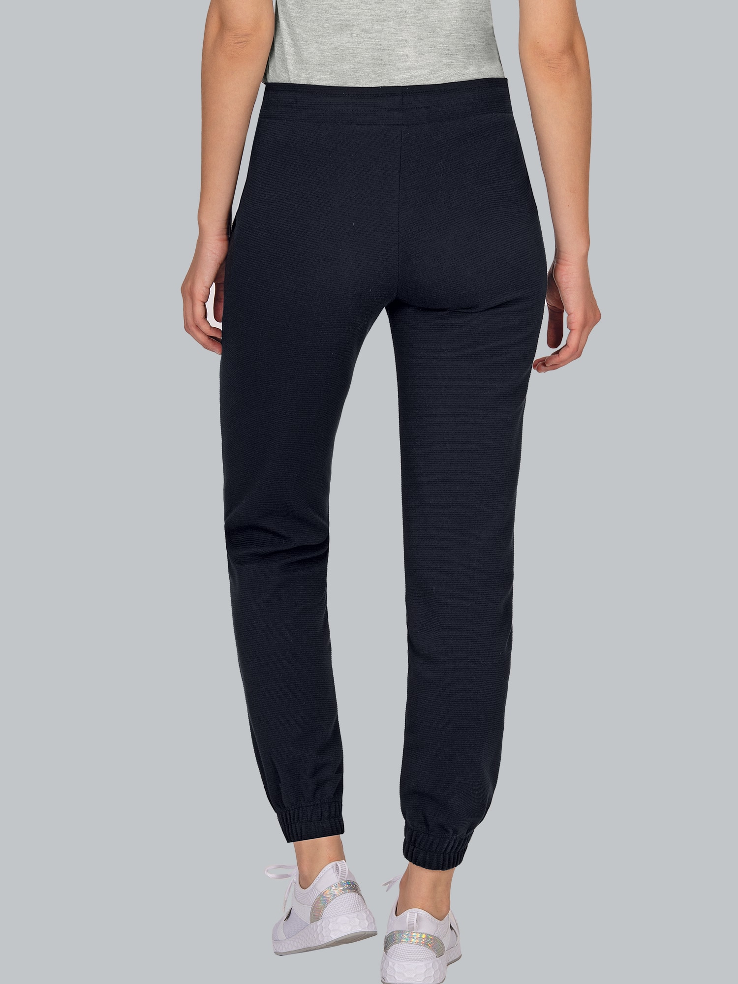 Bequeme Jogginghose mit großen Taschen Schwarz