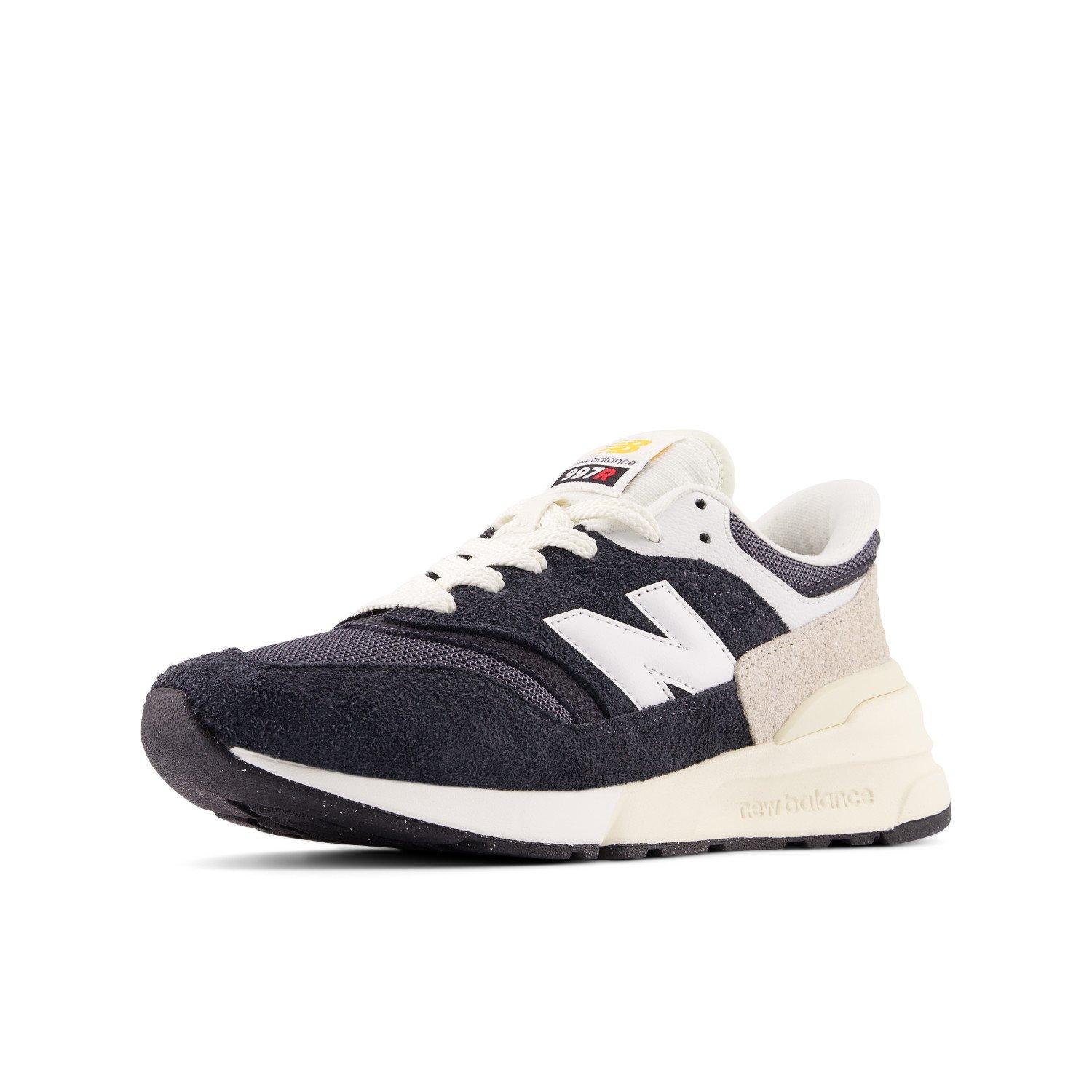 New Balance 977R Trainers