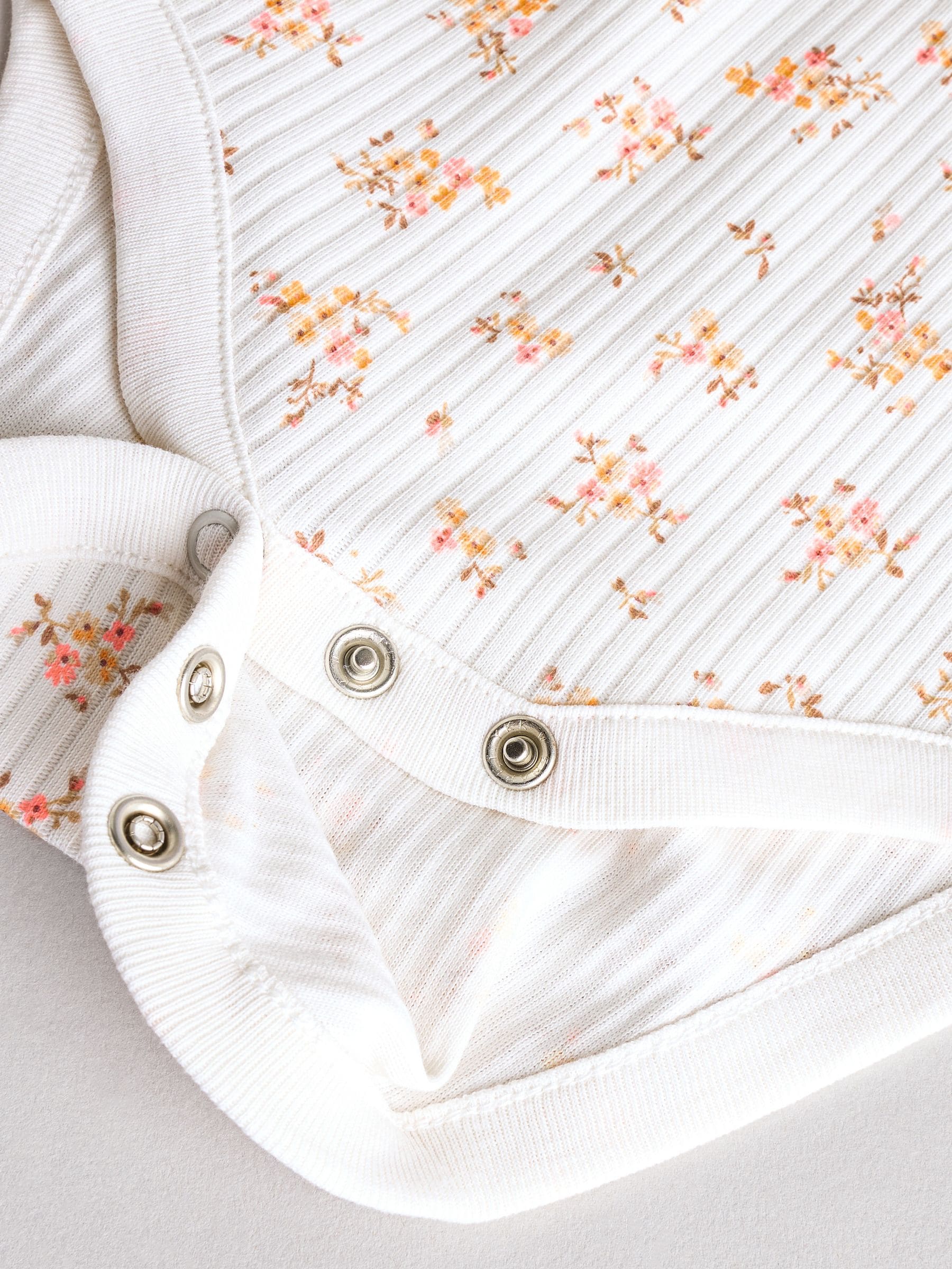 Abrikooskleur met fijne print - 5 Babyrompertjes met korte mouwen
