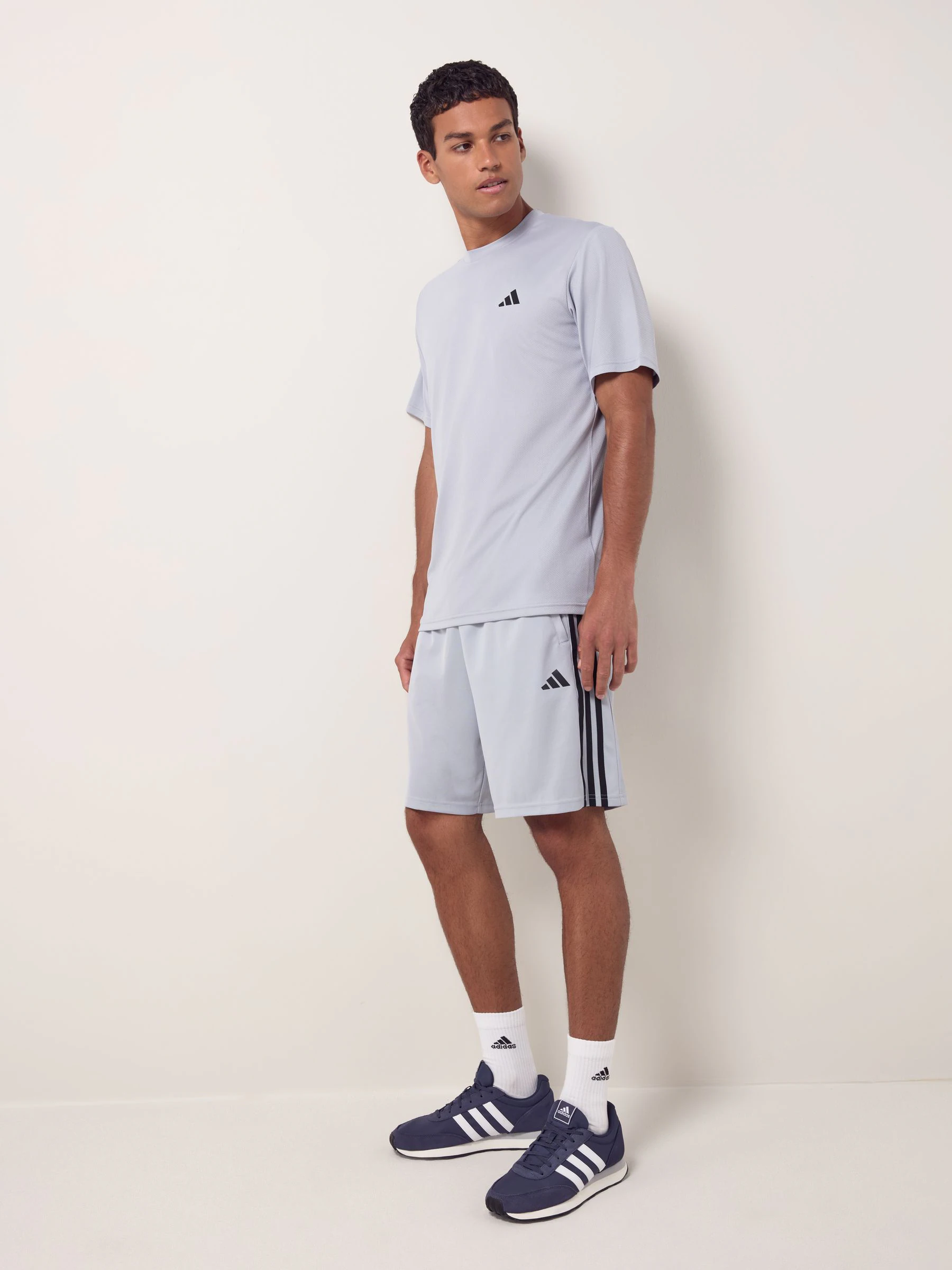 Grijs - adidas Train Essentials short met 3strepen