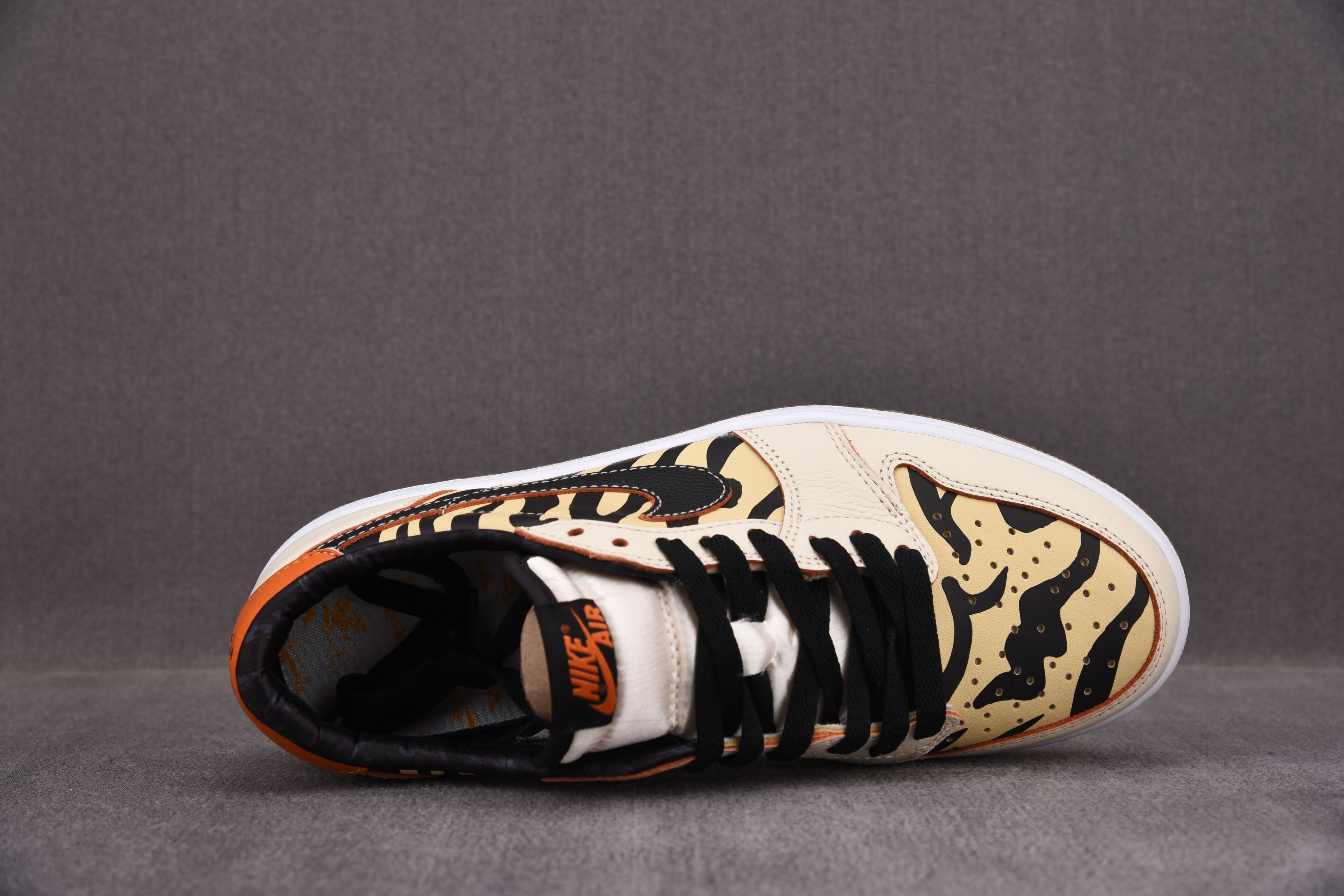 Jordan 1 Low OG Year of the Tiger